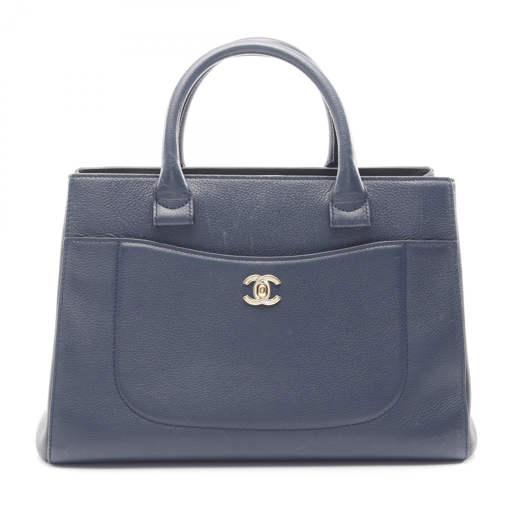 楽天市場】シャネル CHANEL エッセンシャルトート A46881