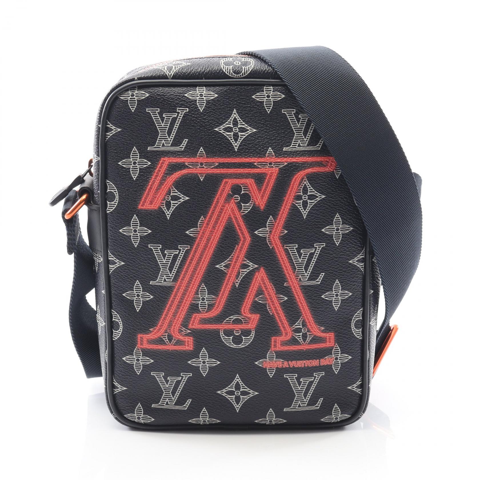 ≪5％OFFクーポン対象＆まとめ買い10%OFF≫ルイ・ヴィトン LOUIS VUITTON ダヌーブPM アップサイドダウン ショルダーバッグ バッグ PVCコーティングキャンバス レザー モノグラム・インク メンズ ネイビー系 / レッド系 / ホワイト系 M43678 【中古】