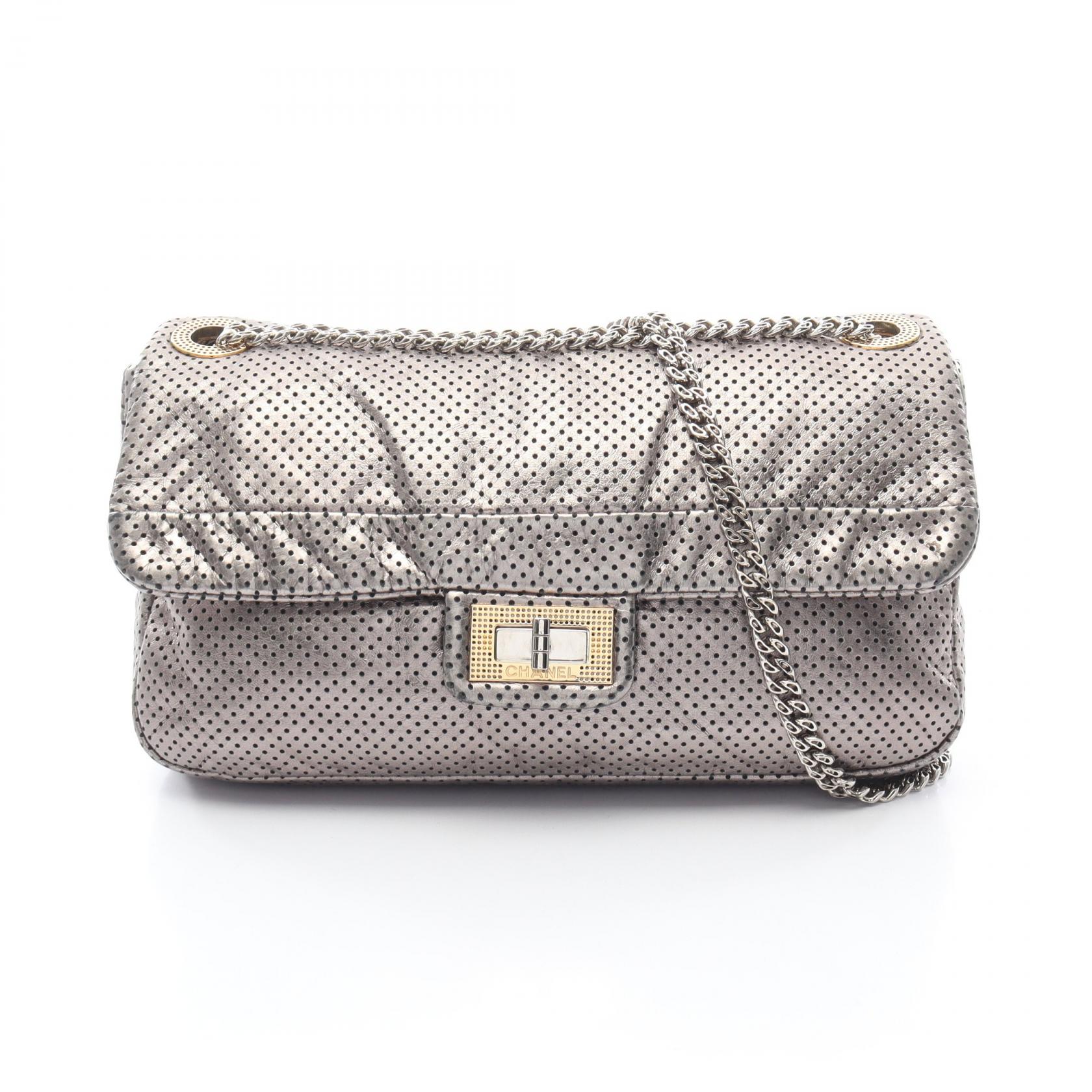 【ポイント5倍｜4/18 0:00～4/20 23:59】シャネル CHANEL 2.55 パンチング ショルダーバッグ バッグ レザー レディース シルバー系 【中古】