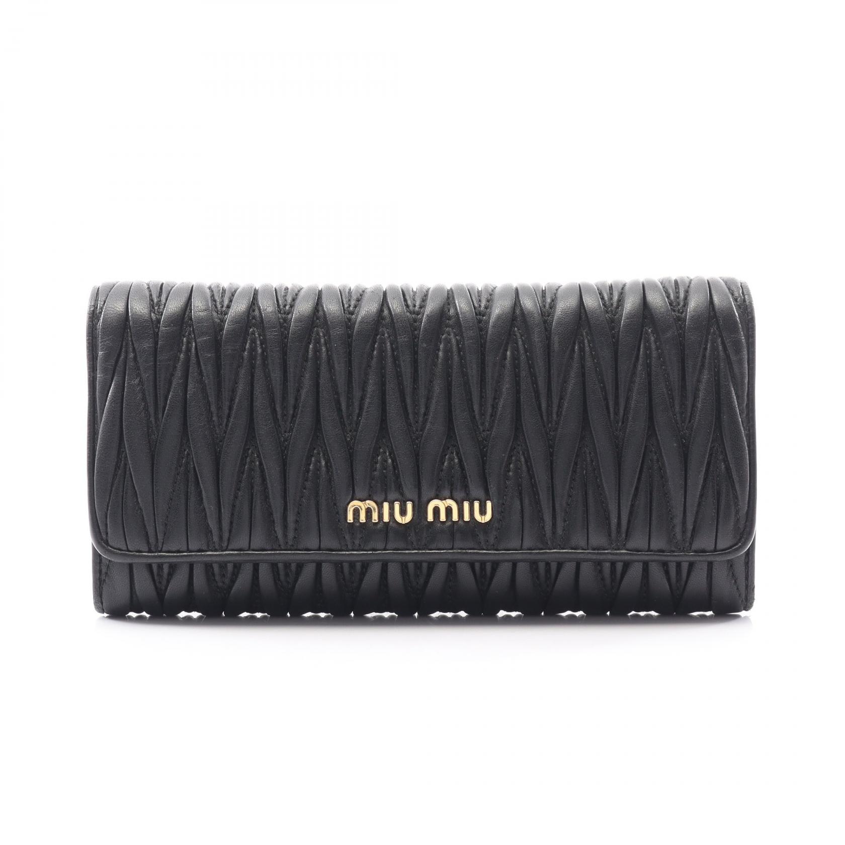 【2千円OFFクーポン対象】ミュウ ミュウ Miu Miu MATELASSE'1 マテラッセ 二つ折り長財布 財布 レザー レディース ブラック系 【中古】