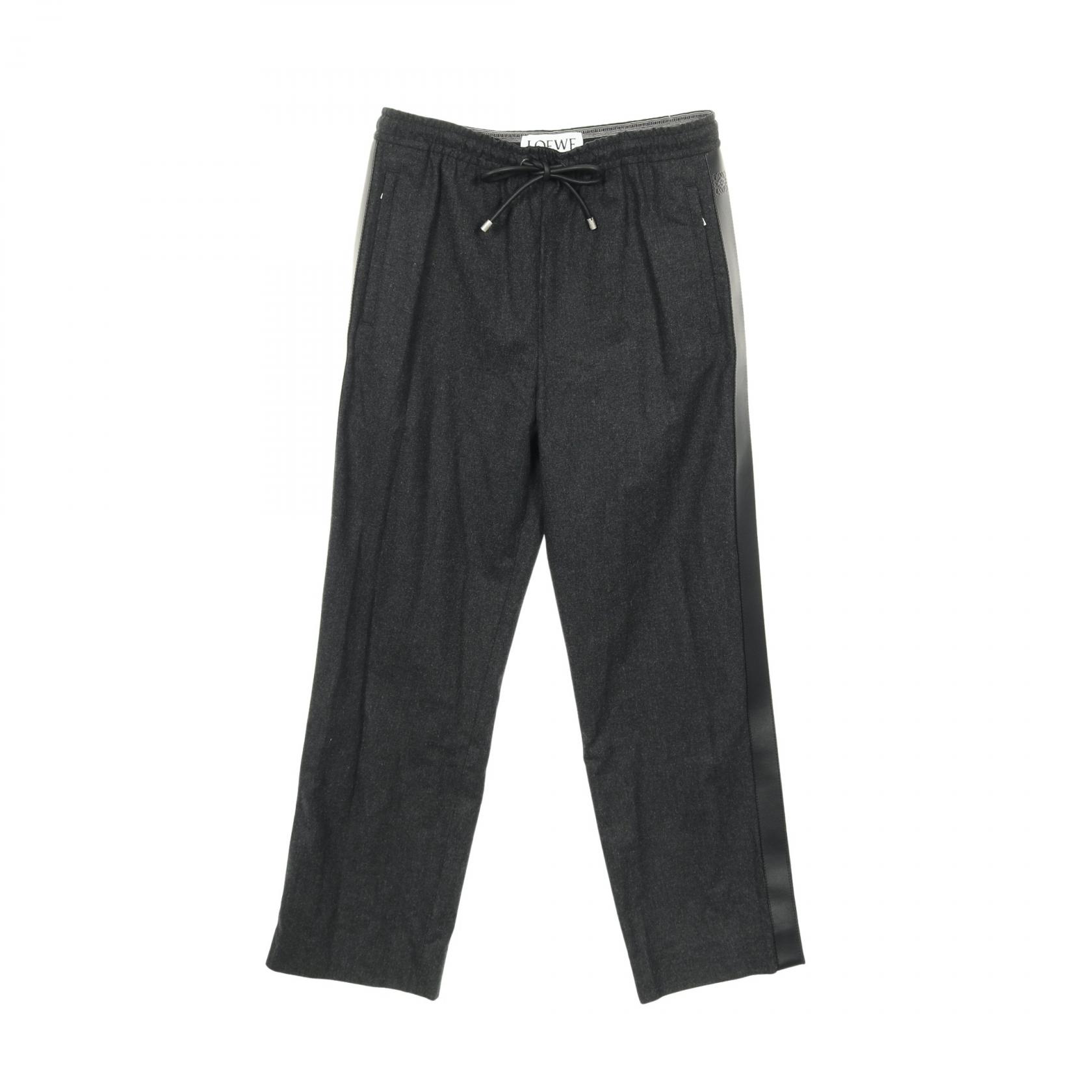 ≪5%OFFクーポン＆まとめ買い10% ～7/26 9:59〆≫ロエベ LOEWE TRACKSUIT TROUSERS パンツ グレー ブラック パンツ 衣料品 ボトムス ウール メンズ グレー系 / ブラック系 【中古】｜BRANDOFF TOKYO