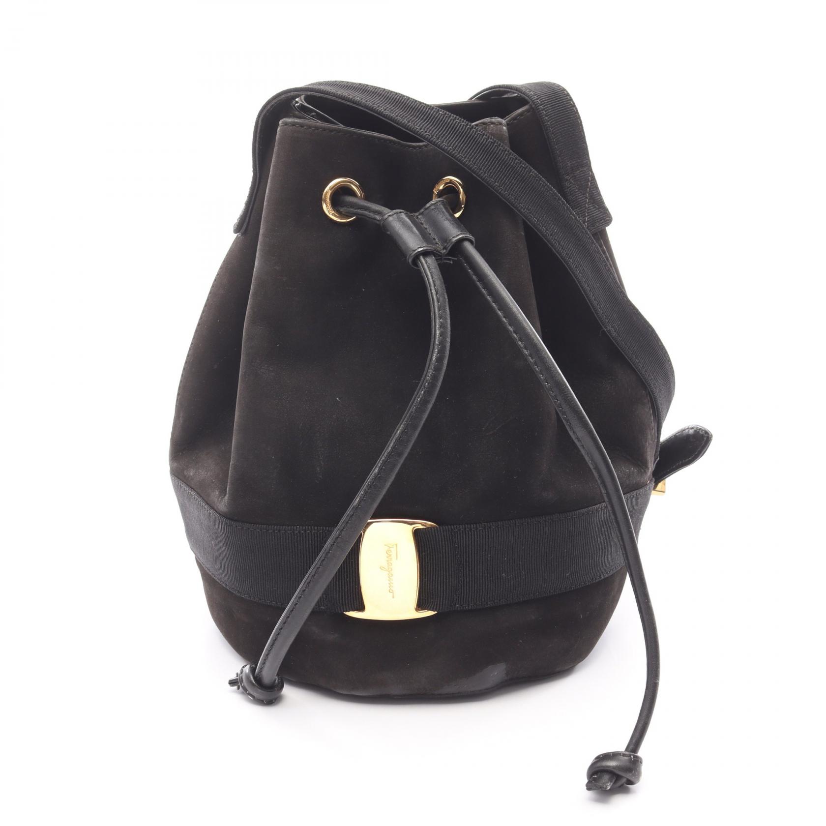 サルヴァトーレフェラガモ Salvatore Ferragamo ヴァラ ショルダーバッグ バッグ スウェード レディース ブラック系 【中古】｜BRANDOFF TOKYO