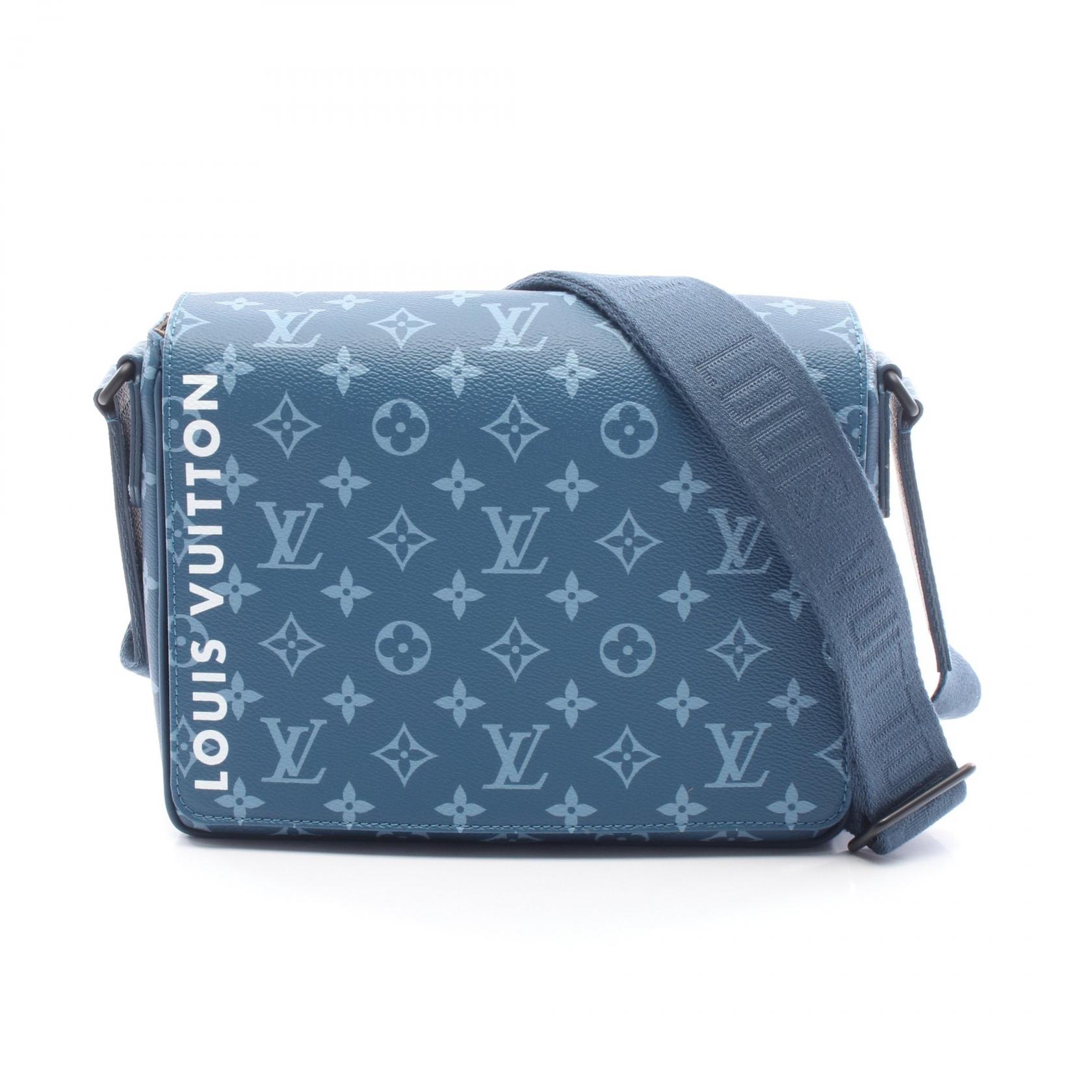 ≪5％OFFクーポン対象＆まとめ買い10%OFF≫ルイ・ヴィトン LOUIS VUITTON ディストリクトPM NV3 ショルダーバッグ バッグ PVCコーティングキャンバス モノグラム メンズ ブルー系 M23785 【中古】 163,000円