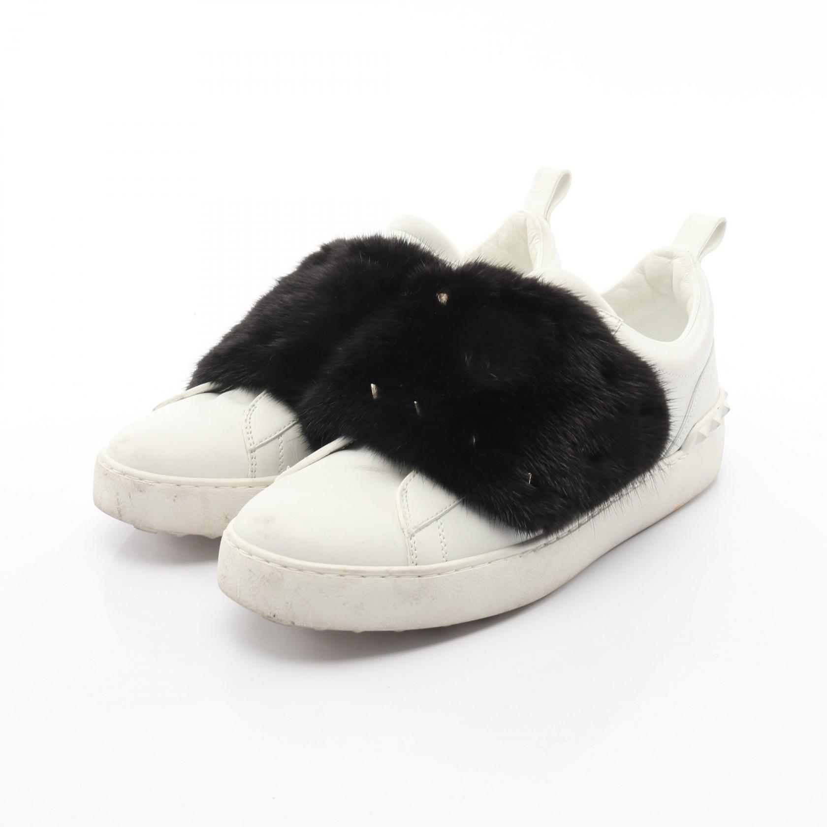 ≪5%OFFクーポン&まとめ買い10% ~7/26 9:59〆≫ヴァレンティノ・ガラヴァーニ Valentino Garavani スリッポン 靴 レザー ファー レディース ホワイト系 / ブラック系 NW2S0E11 【中古】|BRANDOFF TOKYO