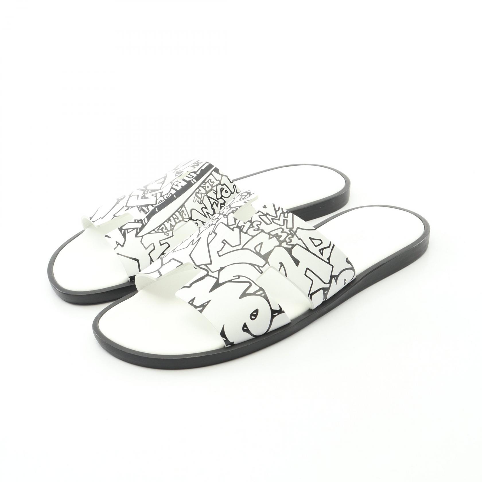 ≪5%OFFクーポン＆まとめ買い10% ～7/26 9:59〆≫エルメス HERMES イズミール グラフ エルメス サンダル 靴 レザー メンズ ホワイト系 / ブラック系 【中古】｜BRANDOFF TOKYO