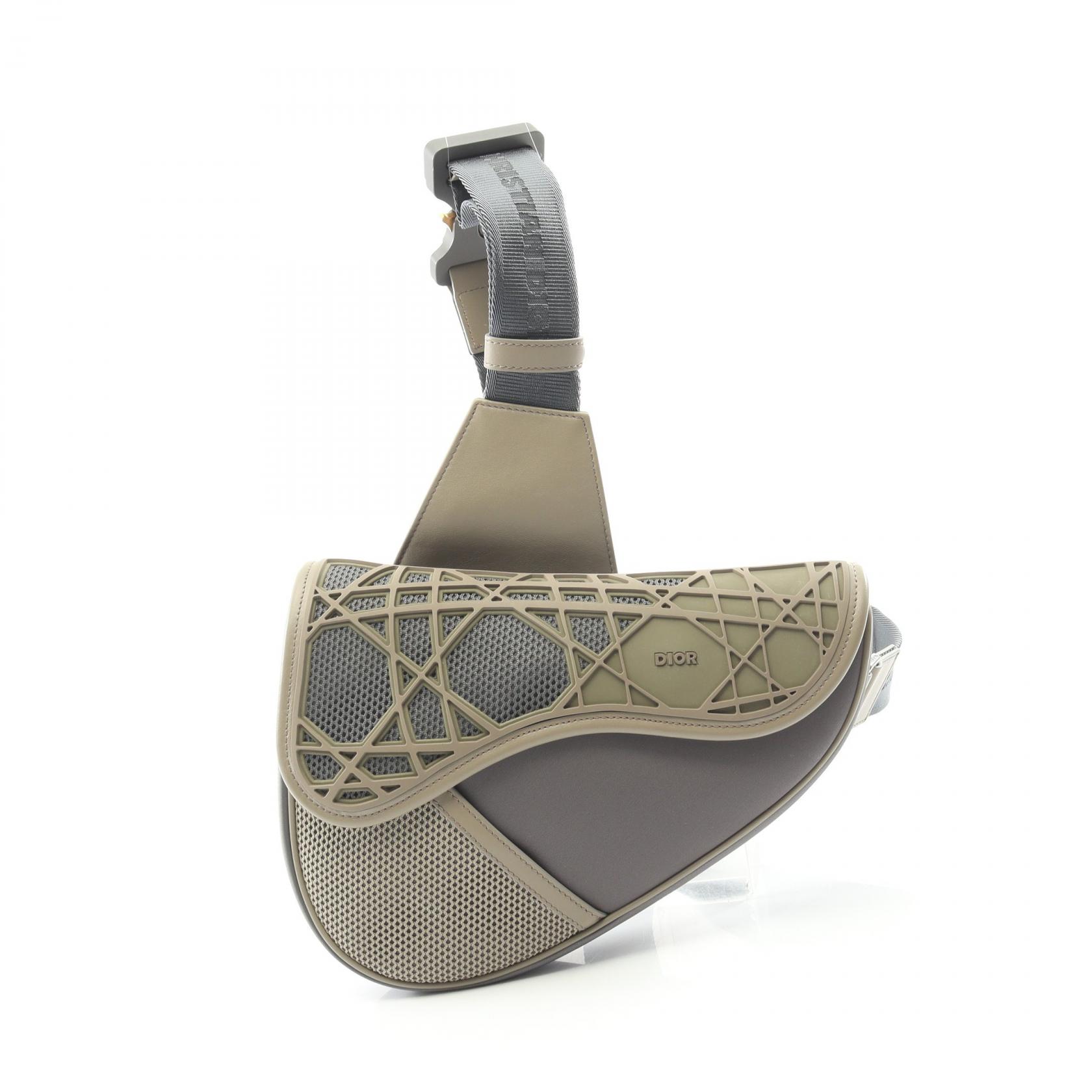 ≪5％OFFクーポン対象＆まとめ買い10%OFF≫ディオール Dior SADDLE サドル ウエストバッグ ボディバッグ バッグ ナイロン レザー ラバー メンズ グレー系 / ベージュ系 【中古】