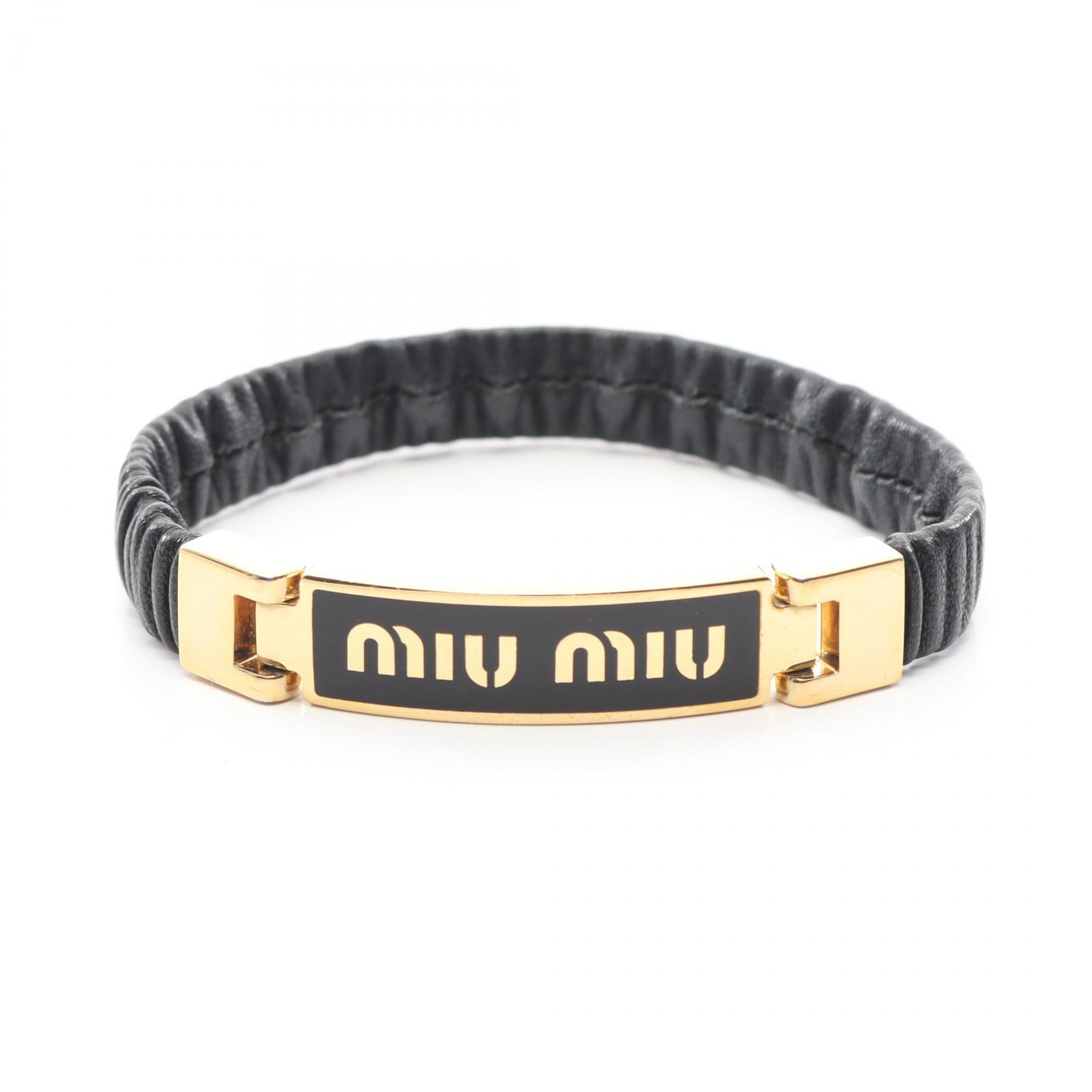 ≪5%OFFクーポン&まとめ買い10% ~7/26 9:59〆≫ミュウ ミュウ Miu Miu ロゴ ブレスレット アクセサリー レザー GP(ゴールドメッキ) レディース ブラック系 / ゴールド系 【中古】|BRANDOFF TOKYO