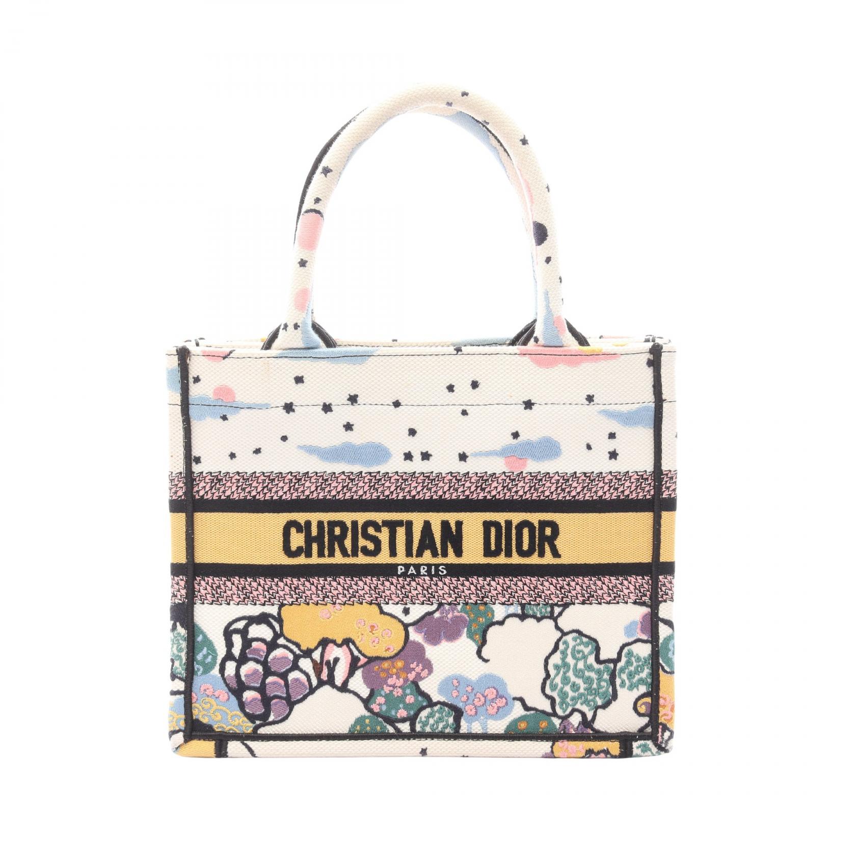 ≪5%OFFクーポン＆まとめ買い10% ～7/26 9:59〆≫ディオール Dior BOOK TOTE ブックトート スモール トートバッグ バッグ キャンバス レディース ホワイト系 / マルチカラー 【中古】｜BRANDOFF TOKYO