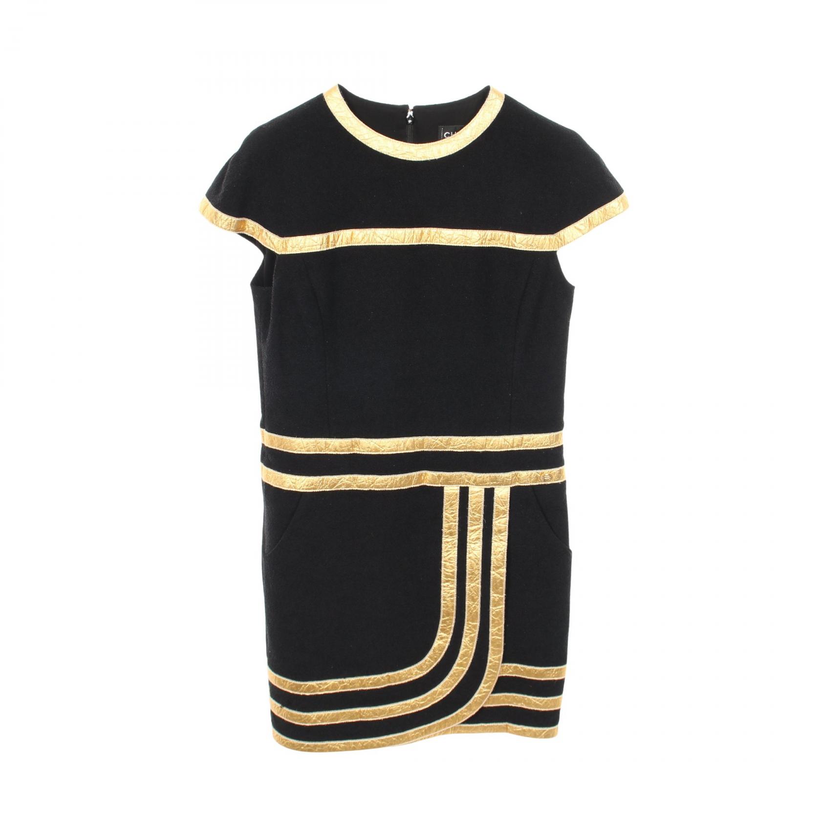 ≪5％OFFクーポン対象＆まとめ買い10%OFF≫シャネル CHANEL ココマーク スカラベボタン 半袖 パイル ワンピース 衣料品 トップス シルク コットン レディース ブラック系 / ゴールド系 P61799V44569 【中古】