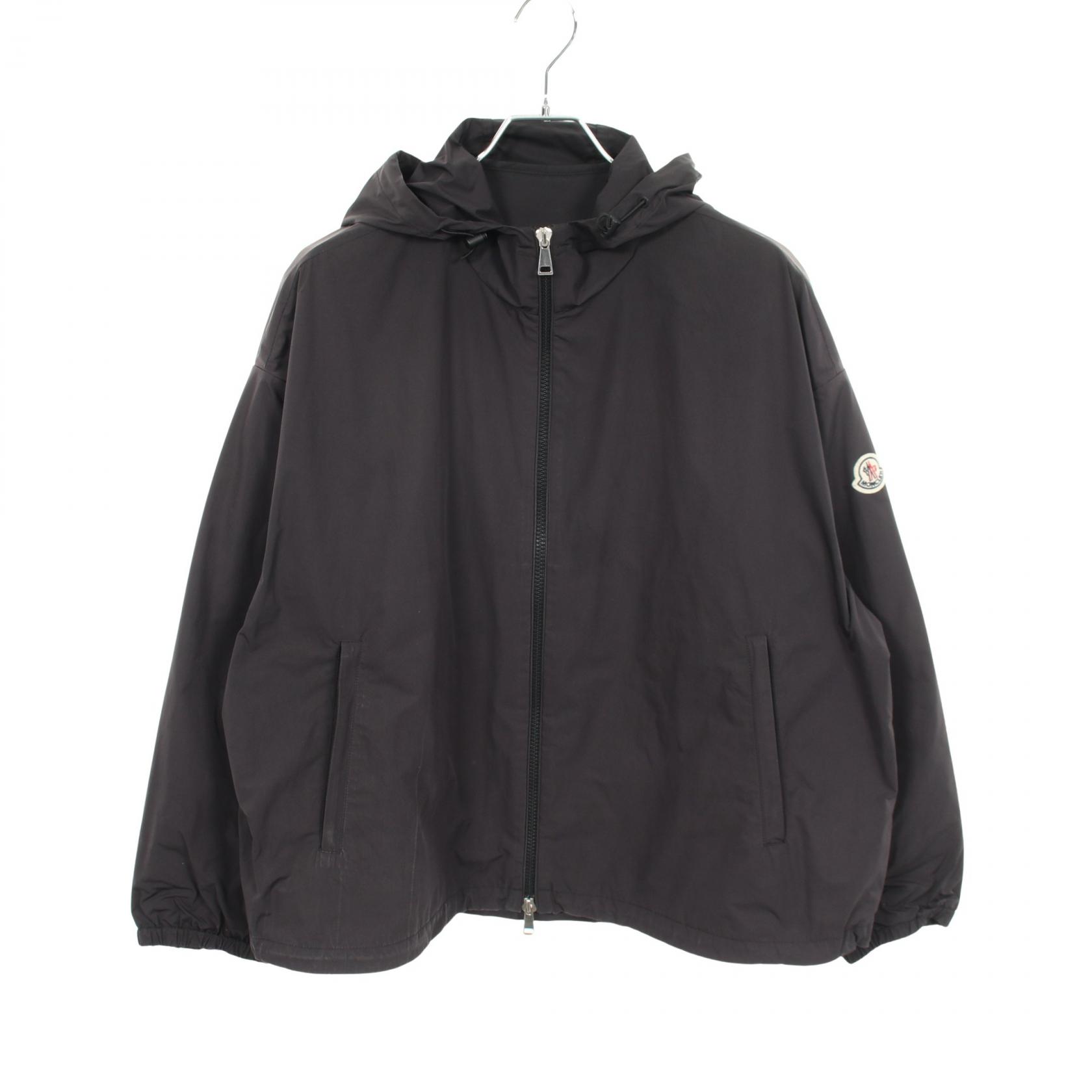 ≪5%OFFクーポン＆まとめ買い10% ～7/26 9:59〆≫モンクレール MONCLER TYX フード付き ナイロンジャケット 衣料品 アウター ポリエステル メンズ ブラック系 1A00119 【中古】｜BRANDOFF TOKYO 47,400円