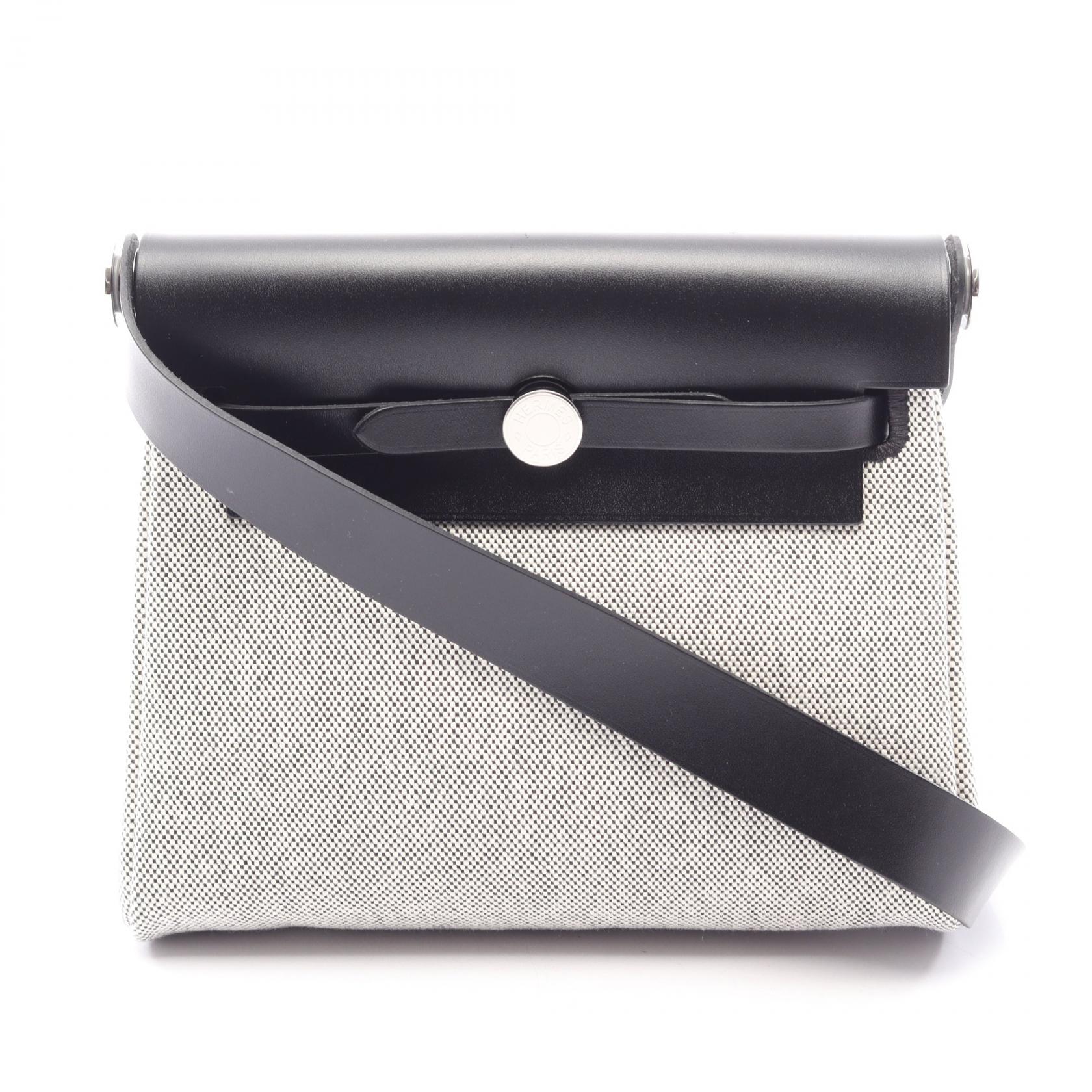 ≪5%OFFクーポン＆まとめ買い10% ～7/26 9:59〆≫エルメス HERMES エールバッグジップ ミニ エクリュ ショルダーバッグ バッグ トワルアッシュ / ヴァッシュハンター トワルアッシュ レディース グレー系 / ブラック系 【中古】｜BRANDOFF TOKYO 324,000円