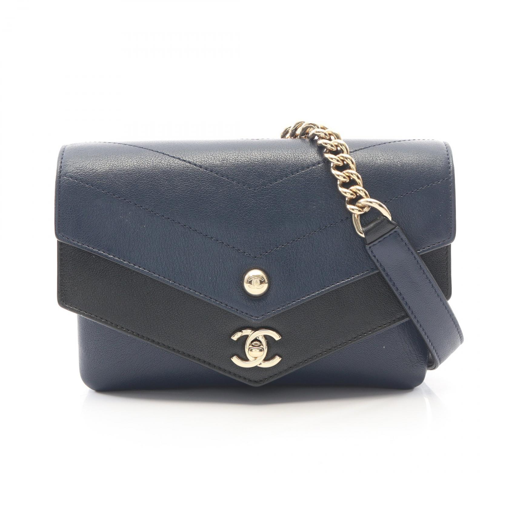 ≪5%OFFクーポン&まとめ買い10% ~7/26 9:59〆≫シャネル CHANEL シェブロン Vステッチ ショルダーバッグ バッグ レザー レディース ネイビー系 / ブラック系 【中古】|BRANDOFF TOKYO