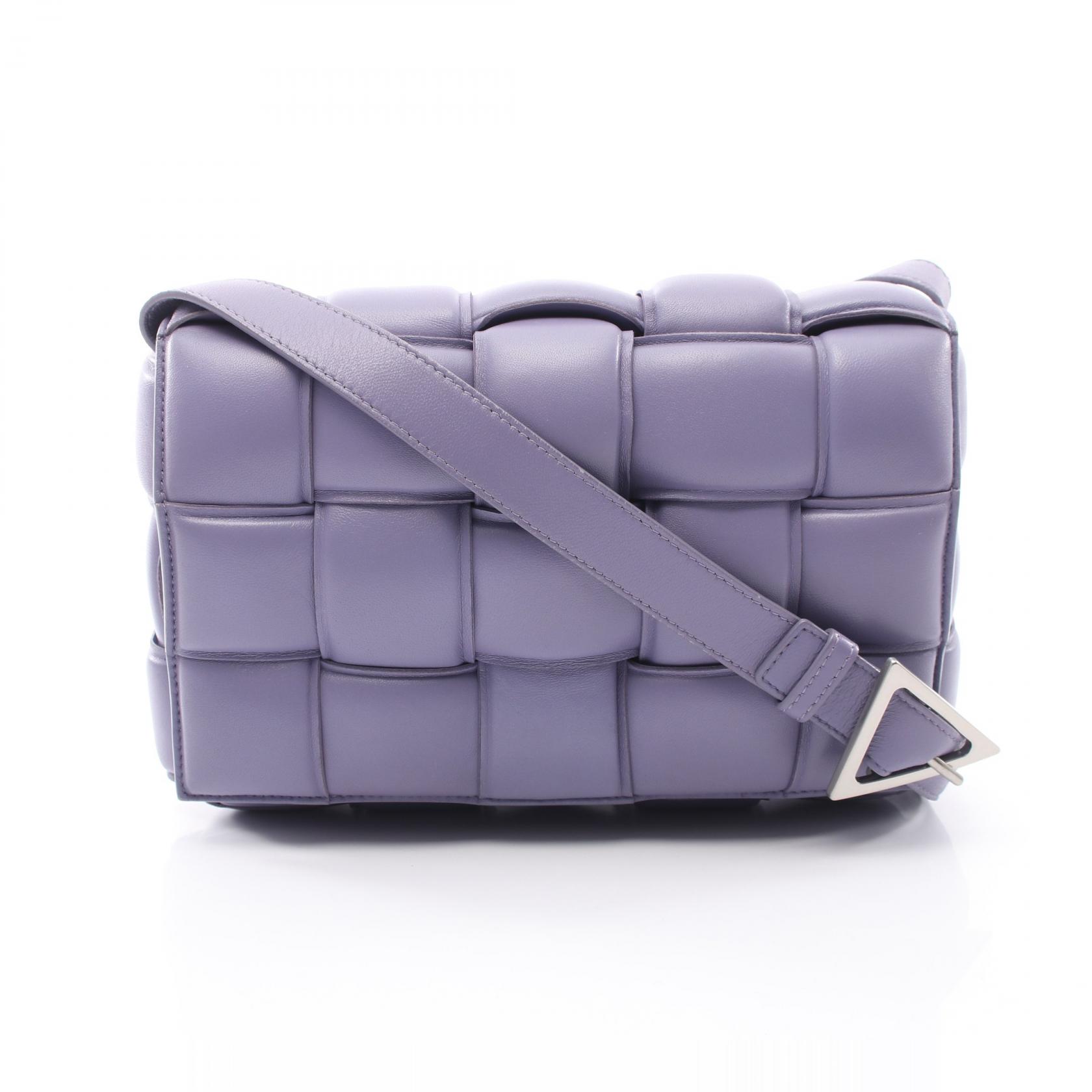 ≪5%OFFクーポン＆まとめ買い10% ～7/26 9:59〆≫ボッテガヴェネタ BOTTEGA VENETA パデット カセット イントレチャート ショルダーバッグ バッグ レザー レディース パープル系 【中古】｜BRANDOFF TOKYO