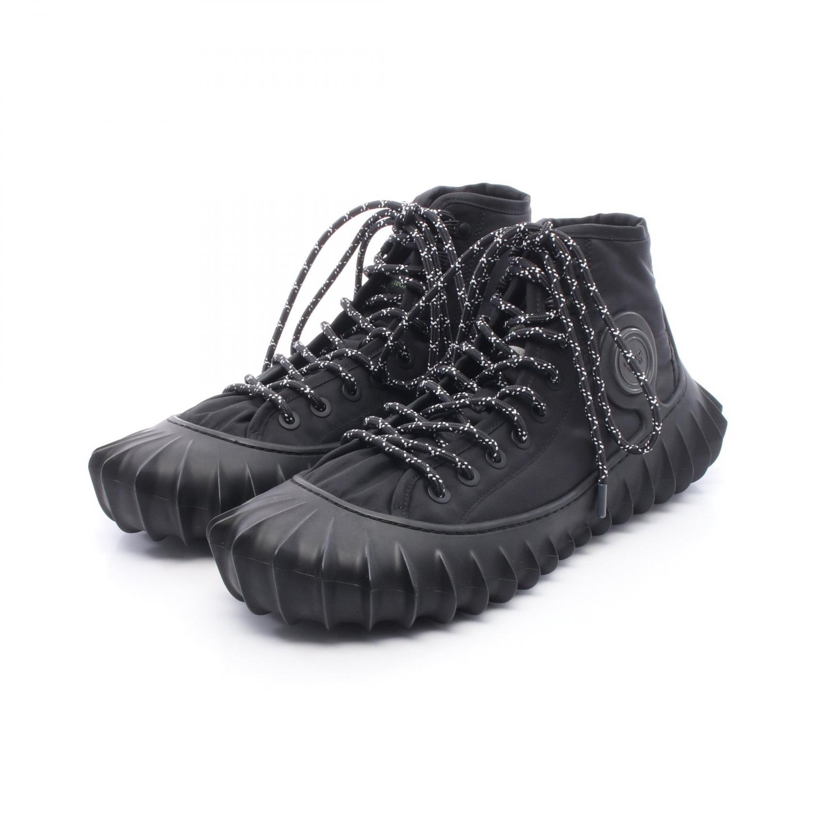 ≪5%OFFクーポン＆まとめ買い10% ～7/26 9:59〆≫ボッテガヴェネタ BOTTEGA VENETA デンバー スニーカー 靴 ファブリック メンズ ブラック系 【中古】｜BRANDOFF TOKYO 40,950円