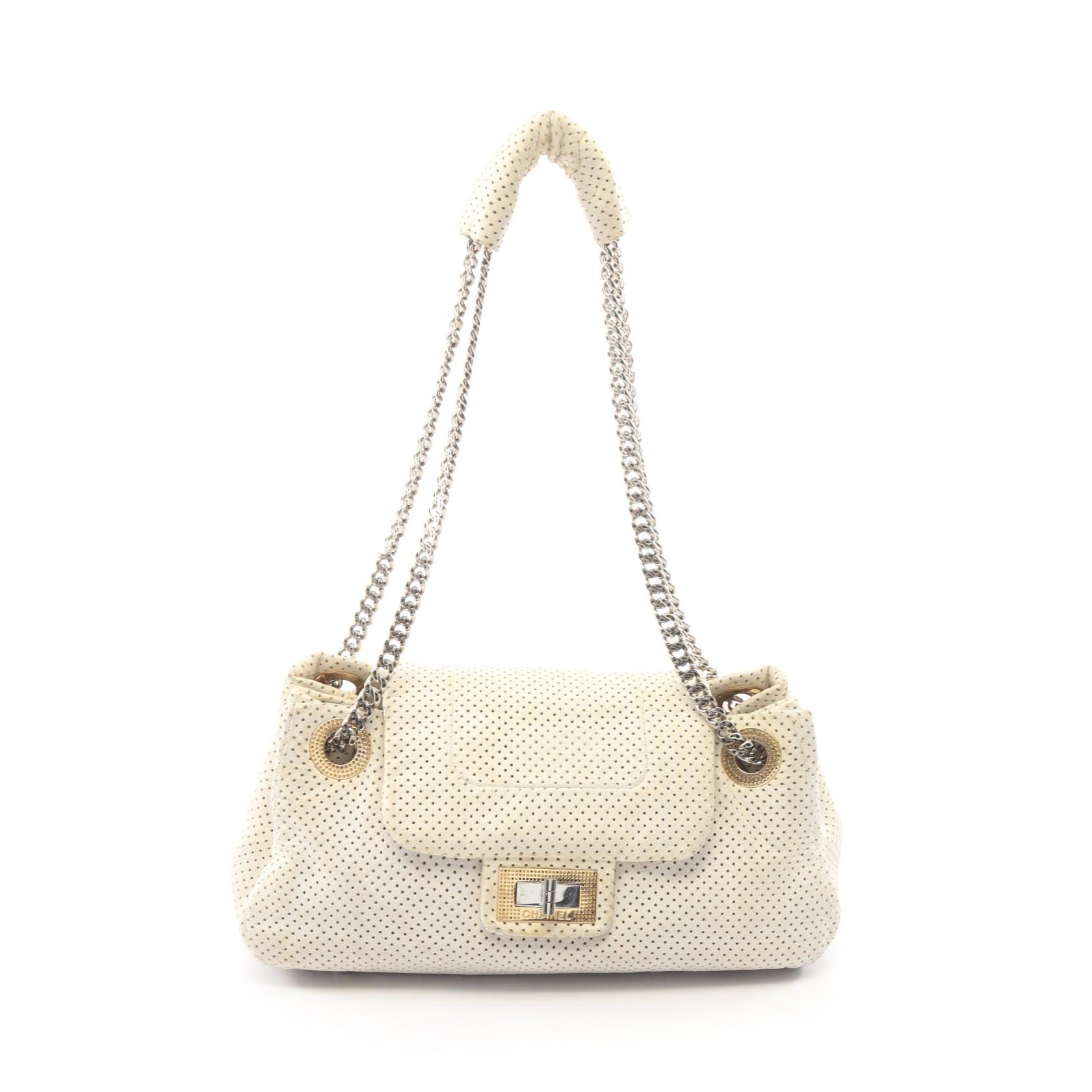 シャネル CHANEL 2.55 パンチング ショルダーバッグ バッグ レザー レディース ホワイト系 【中古】｜BRANDOFF TOKYO