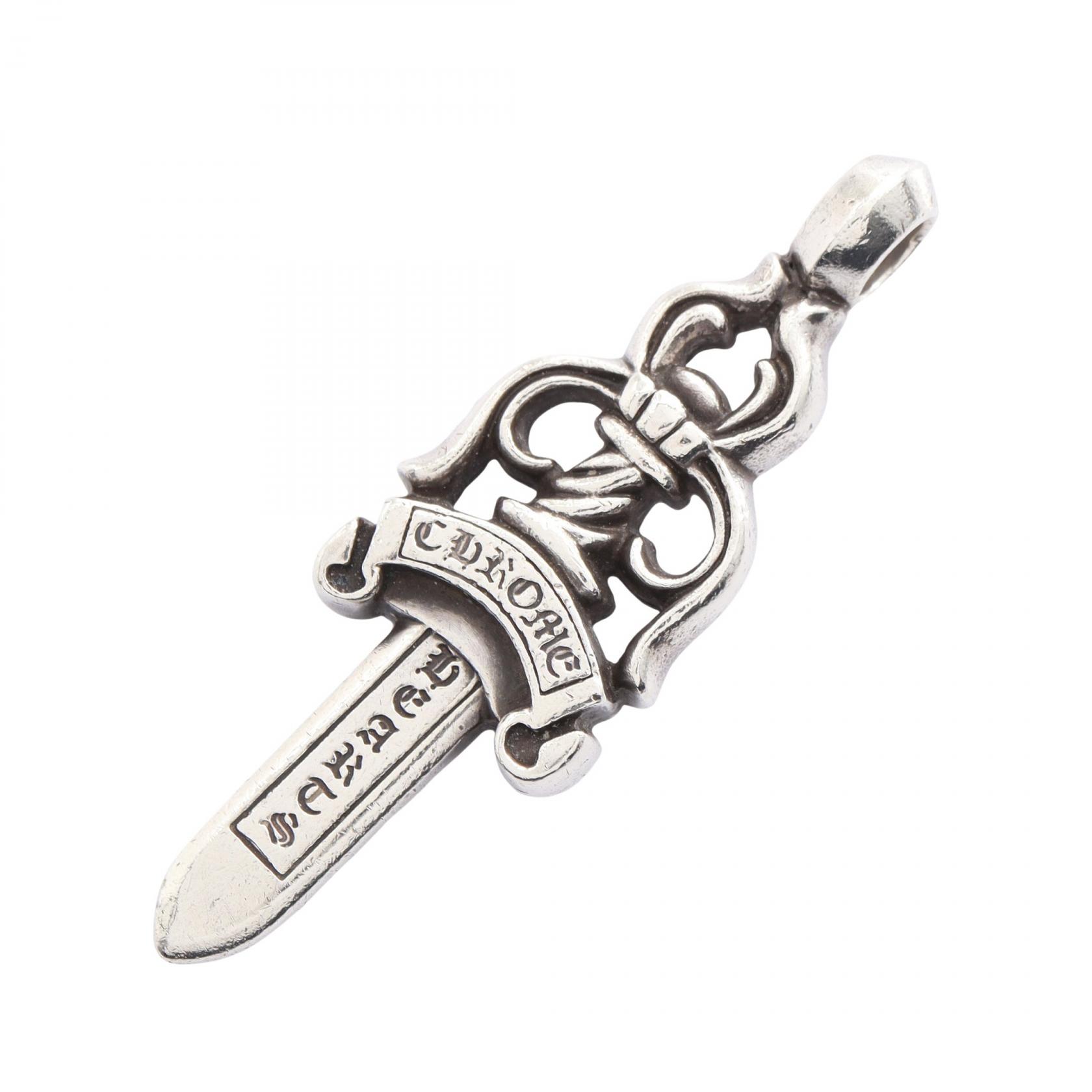 ≪5%OFFクーポン＆まとめ買い10% ～7/26 9:59〆≫クロムハーツ CHROME HEARTS LARGE DAGGER ラージダガー ペンダントトップ ジュエリー シルバー925 メンズ シルバー系 【中古】｜BRANDOFF TOKYO