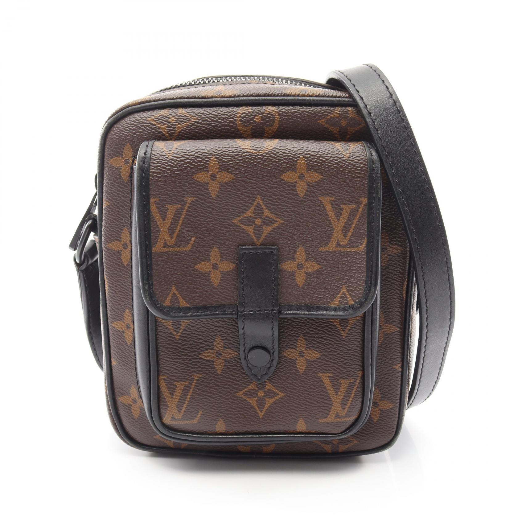 ≪5%OFFクーポン＆まとめ買い10% ～7/26 9:59〆≫ルイ・ヴィトン LOUIS VUITTON クリストファー ウエアラブル ウォレット モノグラムマカサー ショルダーバッグ バッグ PVCコーティングキャンバス レザー メンズ ブラウン系 / ブラック系 M69404 【中古】｜BRANDOFF TOKYO