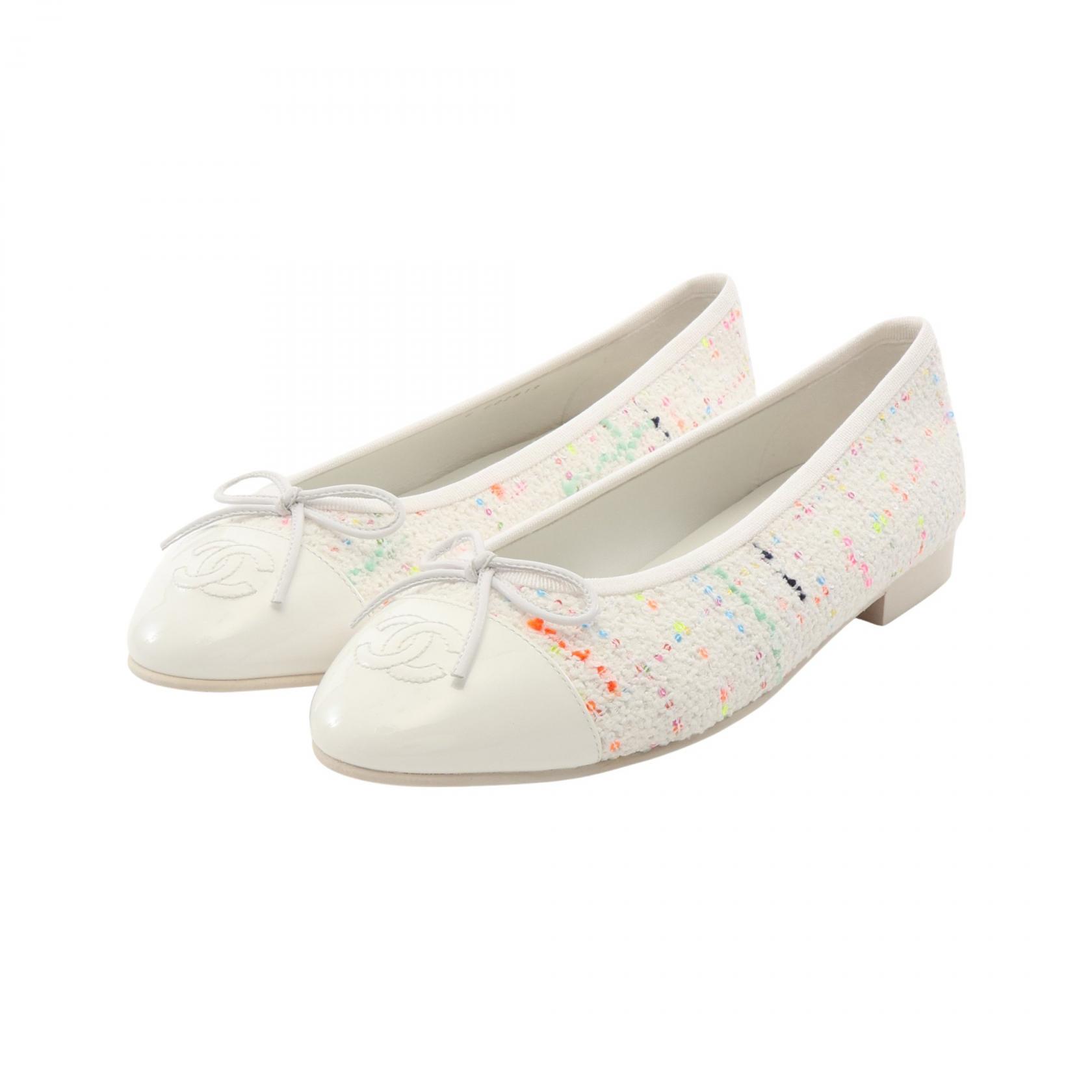 ≪5%OFFクーポン＆まとめ買い10% ～7/26 9:59〆≫シャネル CHANEL BALLERINA バレリーナ パンプス 靴 パテントレザー ファブリック レディース ホワイト系 / マルチカラー G02819 【中古】｜BRANDOFF TOKYO