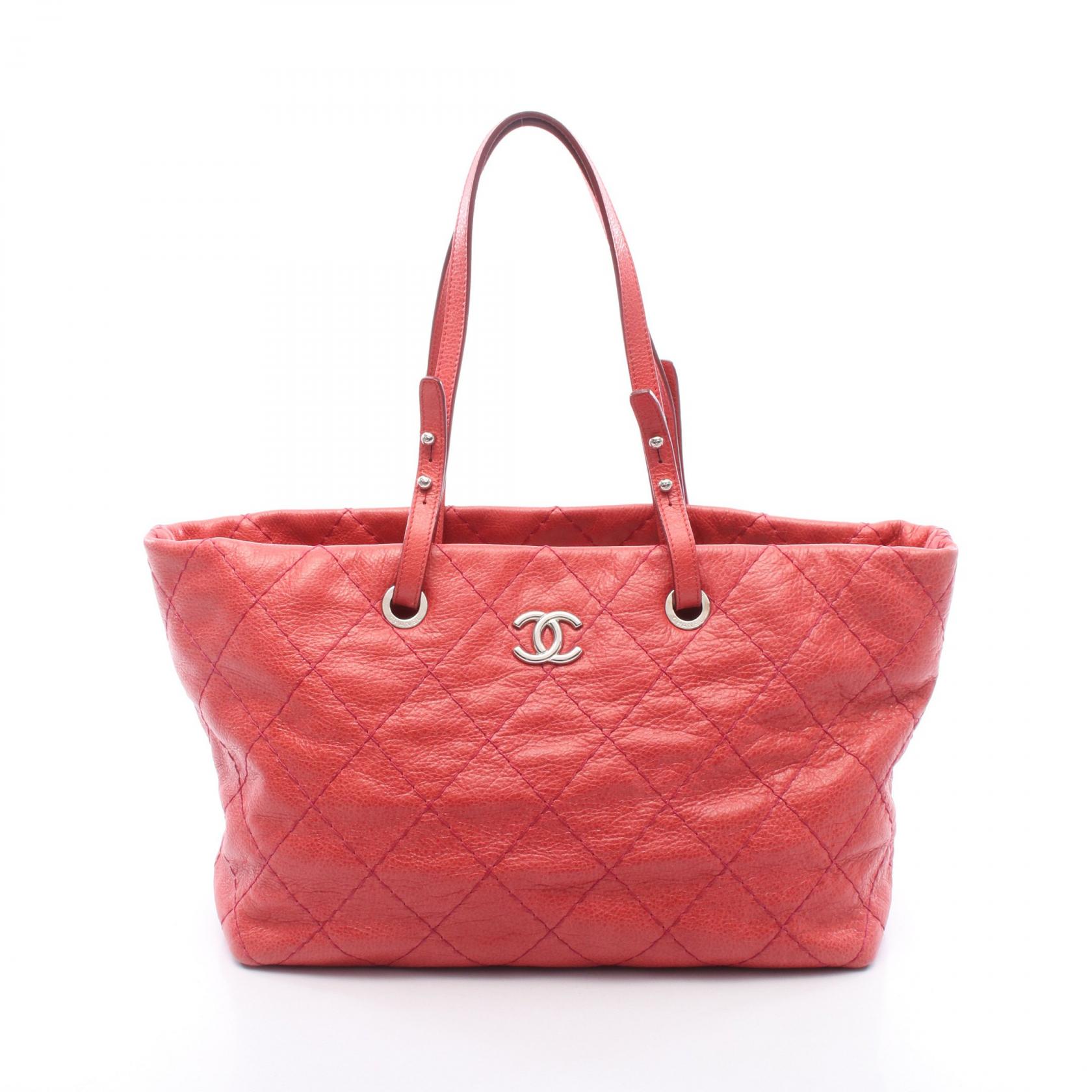 シャネル CHANEL オンザロード トートバッグ バッグ レザー レディース レッド系 【中古】｜BRANDOFF TOKYO 136,500円