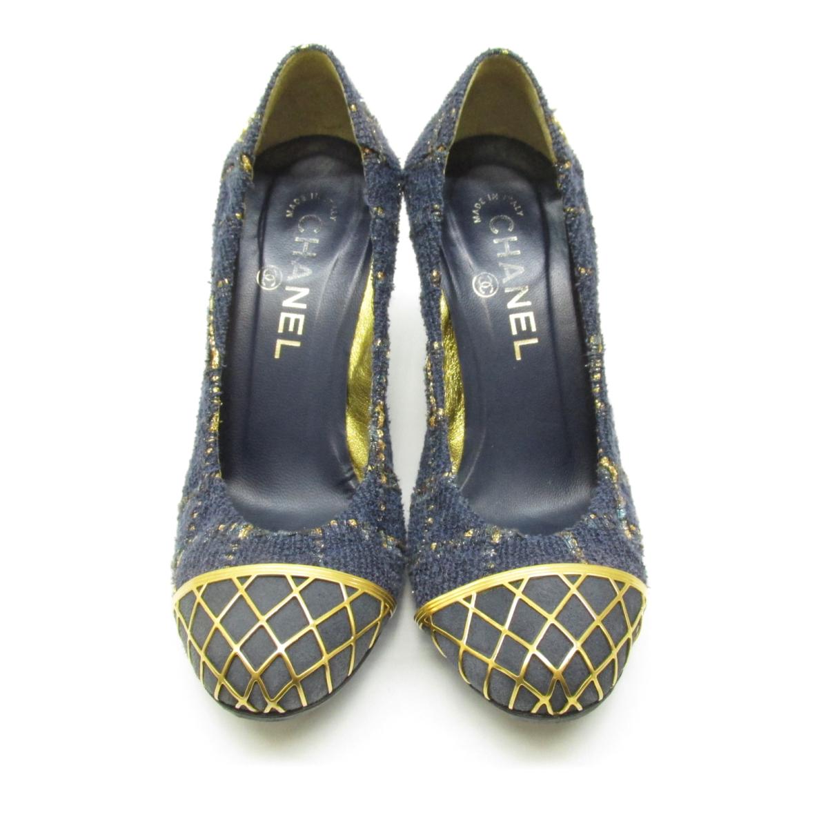 navy and gold pumps