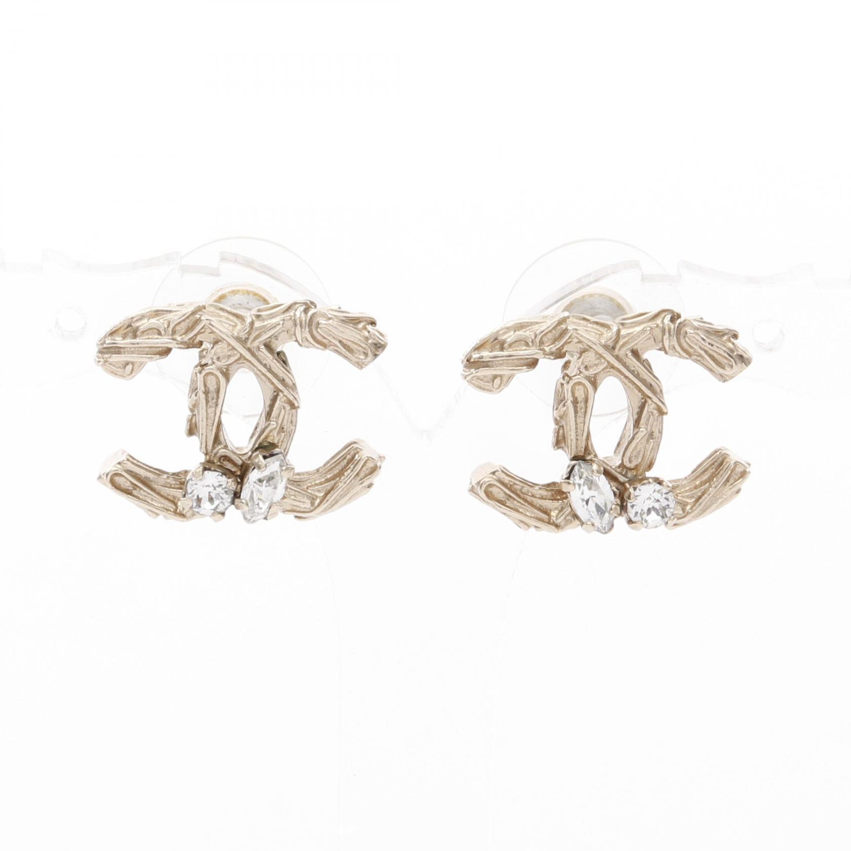 【シンプルなターンロック】◆CHANEL◆ピアス 新作》さりげない煌めき【CHANEL】シンプル人気 ピアス (CHANEL