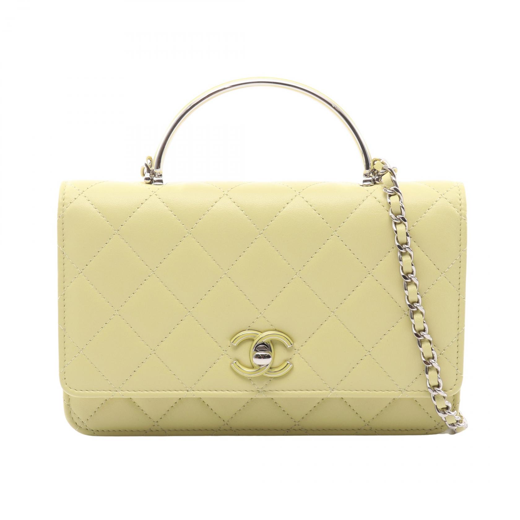 【10%OFFクーポン対象】シャネル CHANEL マトラッセ ショルダーバッグ バッグ ラムスキン（羊革） レディース イエロー系 AP3705 【中古】