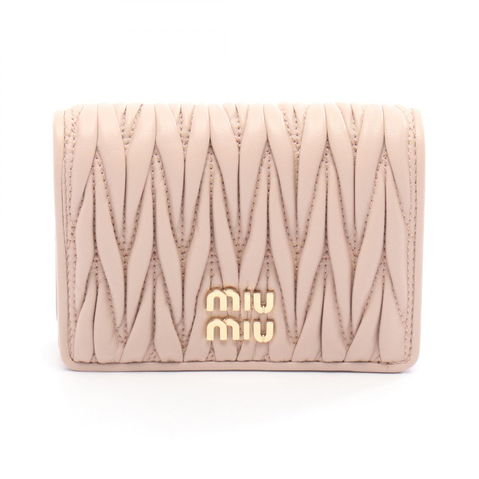 【1万円OFFクーポン対象】ミュウ ミュウ Miu Miu マテラッセ 二つ折り財布 財布 レザー レディース ピンク系 5MV021AFPPF0236 【新品】