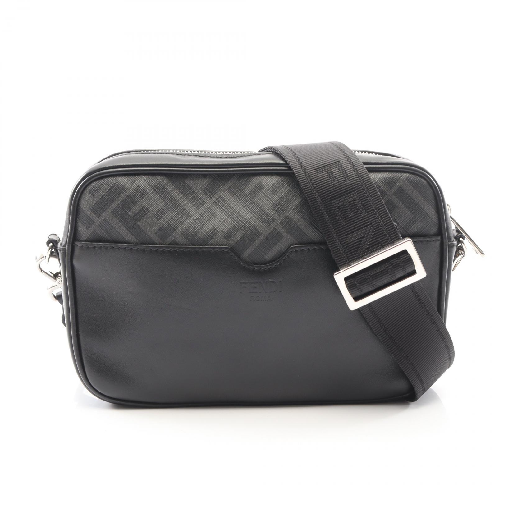 【5%OFFクーポン×ポイント5倍】フェンディ FENDI ダイアゴナル カメラケース ズッカ ショルダーバッグ バッグ PVCコーティングキャンバス レザー メンズ グレー系 / ブラック系 7M0286 【中古】 61,050円
