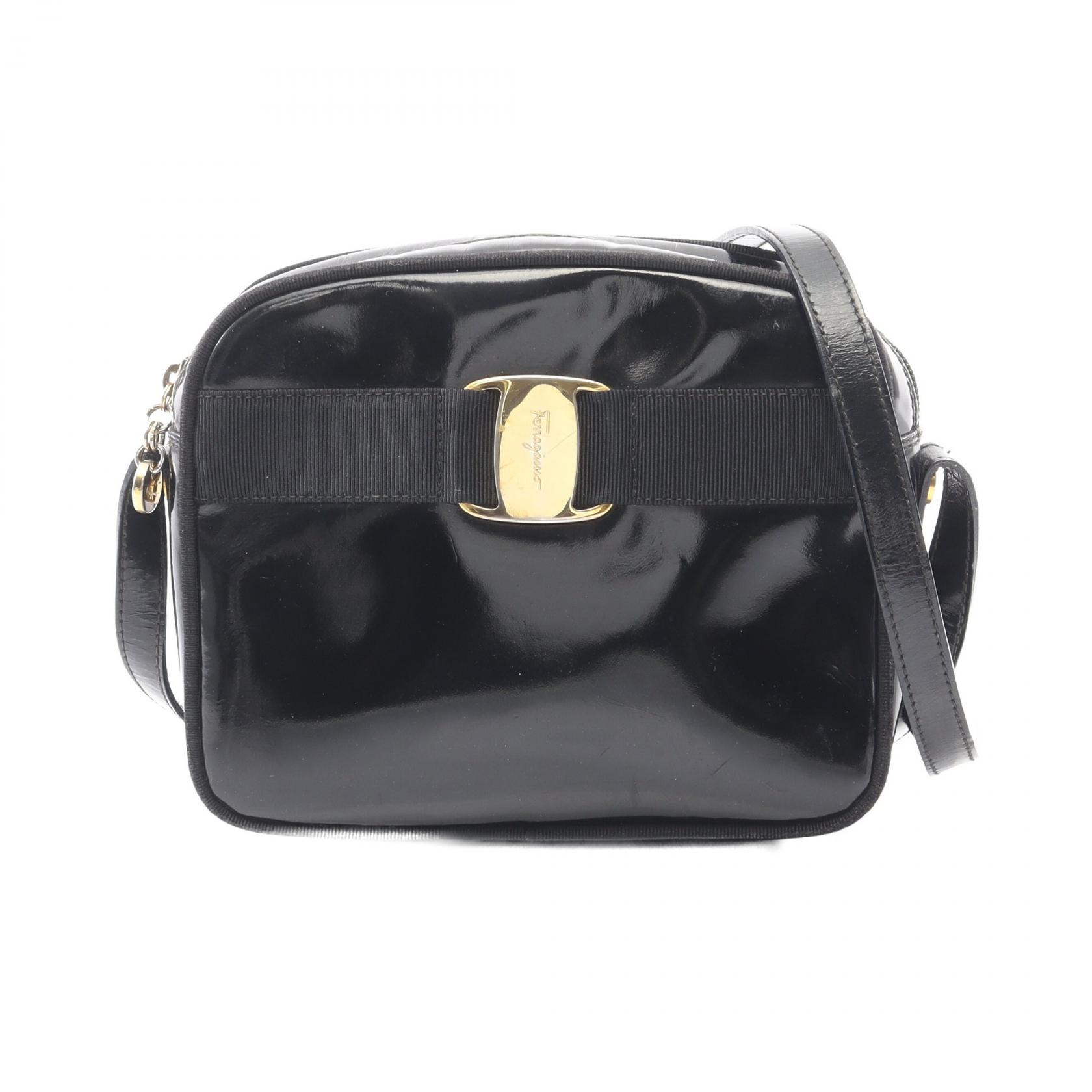 【20%OFFクーポン 7/26 9:59〆】サルヴァトーレフェラガモ Salvatore Ferragamo ヴァラリボン ショルダーバッグ バッグ パテントレザー レディース ブラック系 21 3096 【中古】｜Brandoff銀座