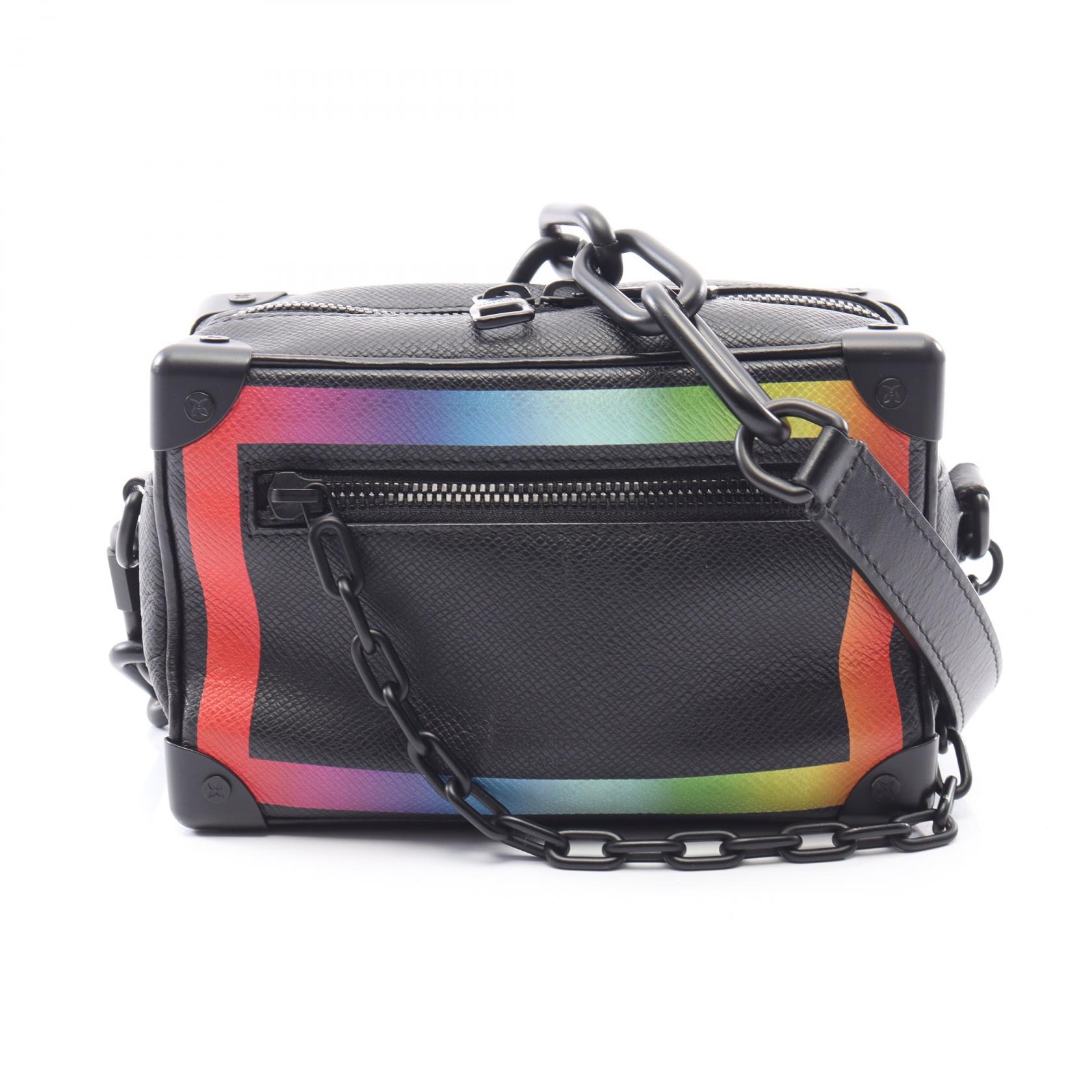 【15%OFFクーポン 7/26 9:59〆】ルイ・ヴィトン LOUIS VUITTON ミニ ソフトトランク タイガ レインボー ショルダーバッグ バッグ レザー メンズ ブラック系 / マルチカラー M30351 【中古】｜Brandoff銀座