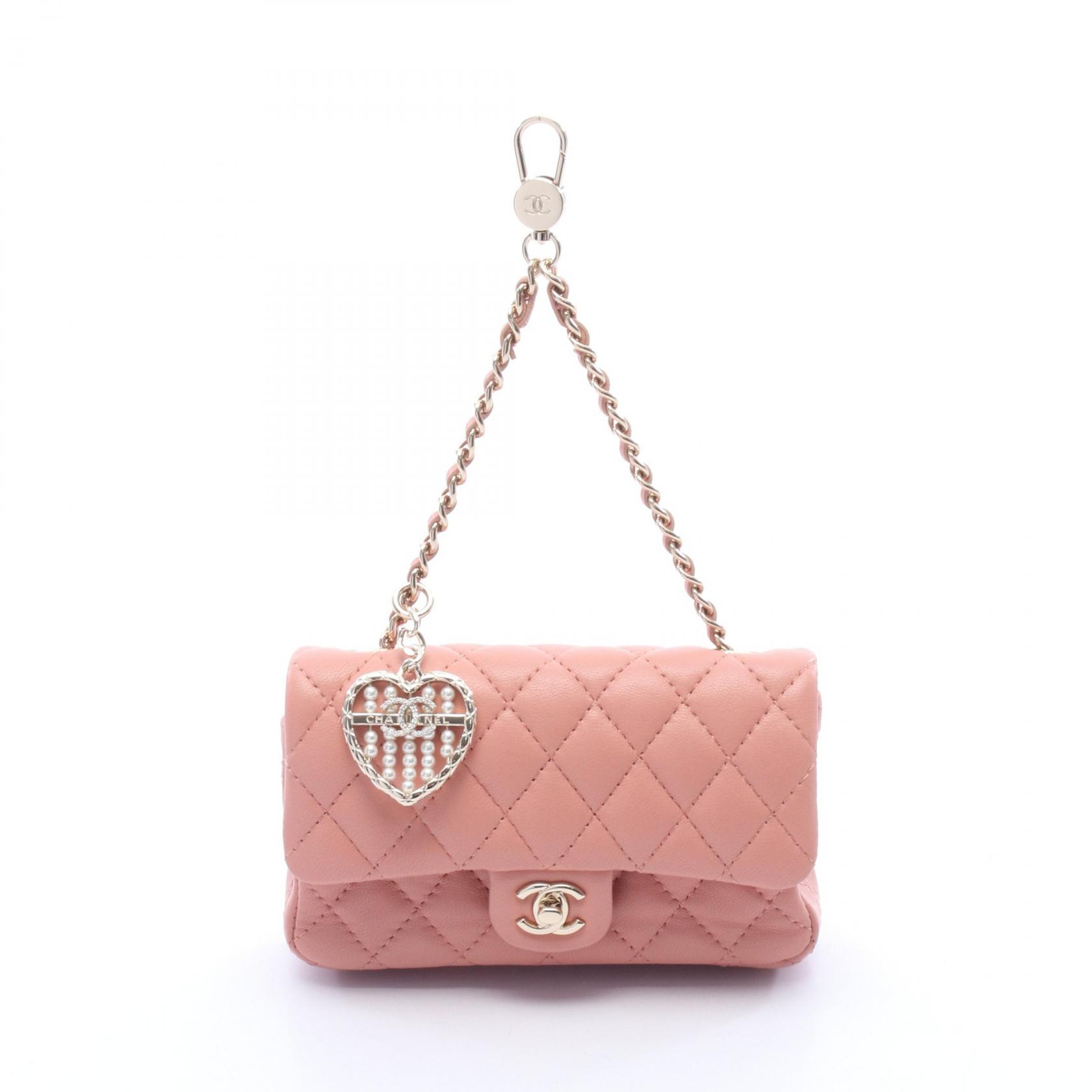 【5%OFFクーポン×ポイント5倍】シャネル CHANEL マトラッセ クラシック チャーム アクセサリー レザー レディース ピンク系 AP4760 【中古】