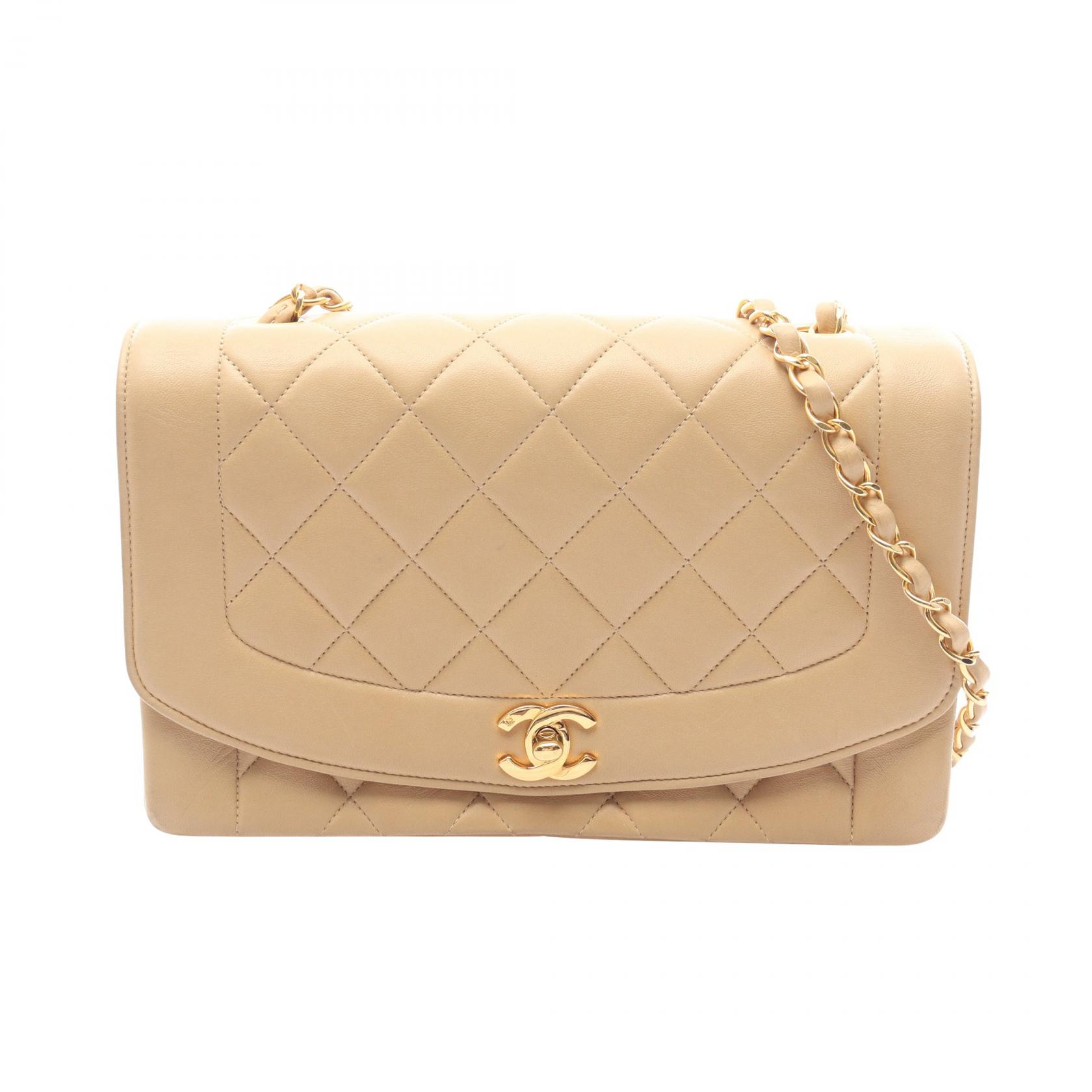 シャネル CHANEL マトラッセ ダイアナフラップ ショルダーバッグ バッグ ラムスキン（羊革） レディース ベージュ系 【中古】 324,000円