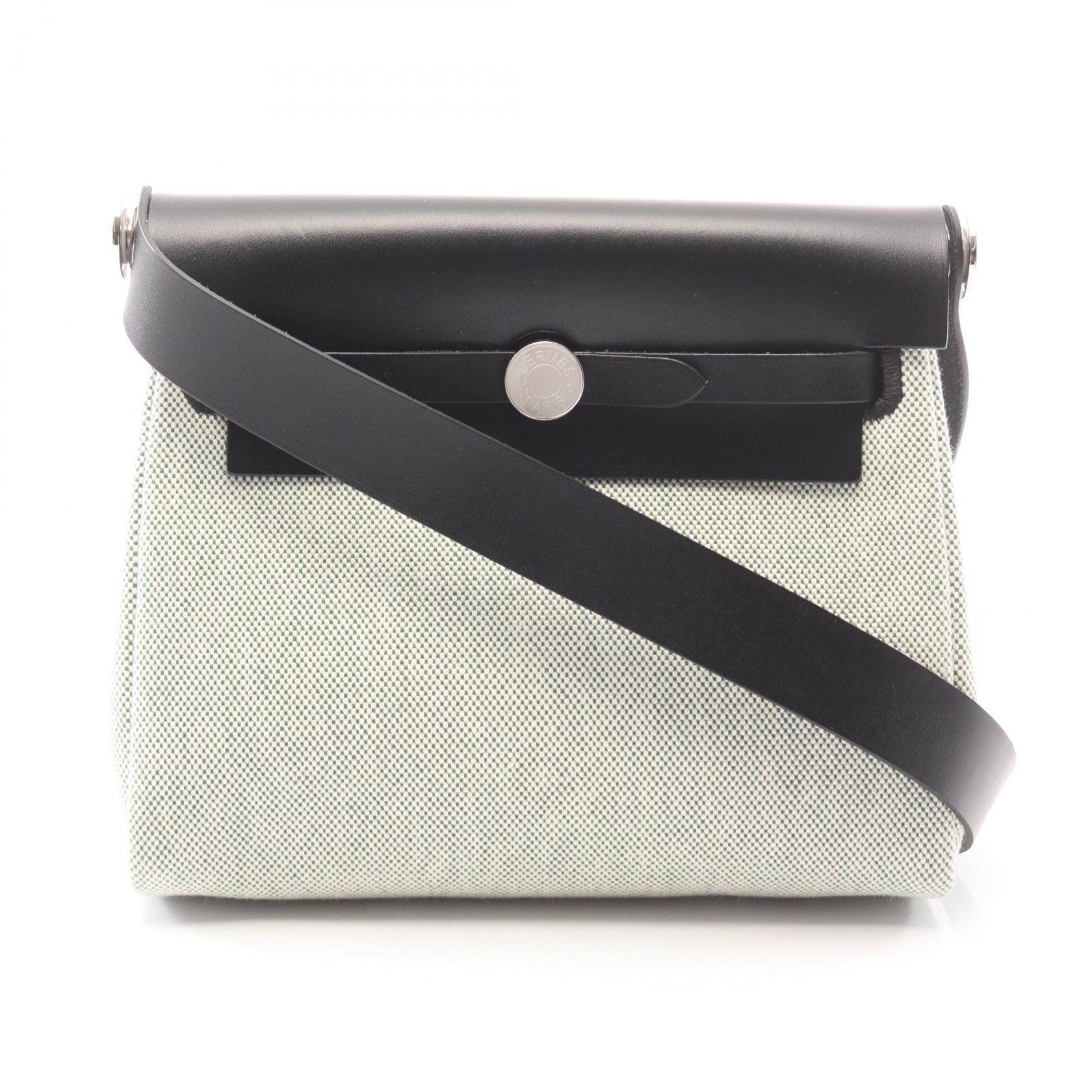 【15%OFFクーポン 7/26 9:59〆】エルメス HERMES エールバッグジップ ミニ ショルダーバッグ バッグ キャンバス レザー トワルアッシュ / ヴァッシュハンター トワルアッシュ レディース グリーン系 / ブラック系 【中古】|Brandoff銀座
