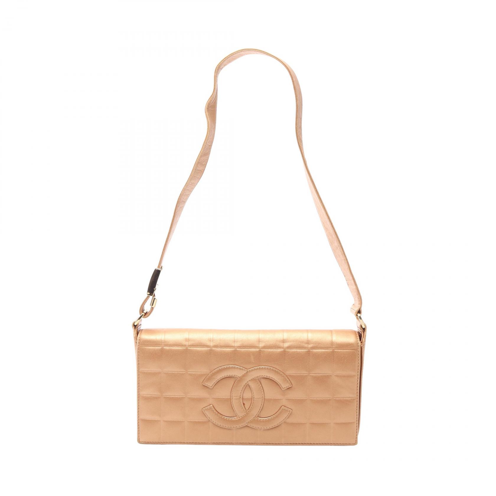 【10%OFFクーポン 7/26 9:59〆】 シャネル CHANEL チョコバー ショルダーバッグ バッグ レザー レディース ゴールド系 【中古】|Brandoff銀座