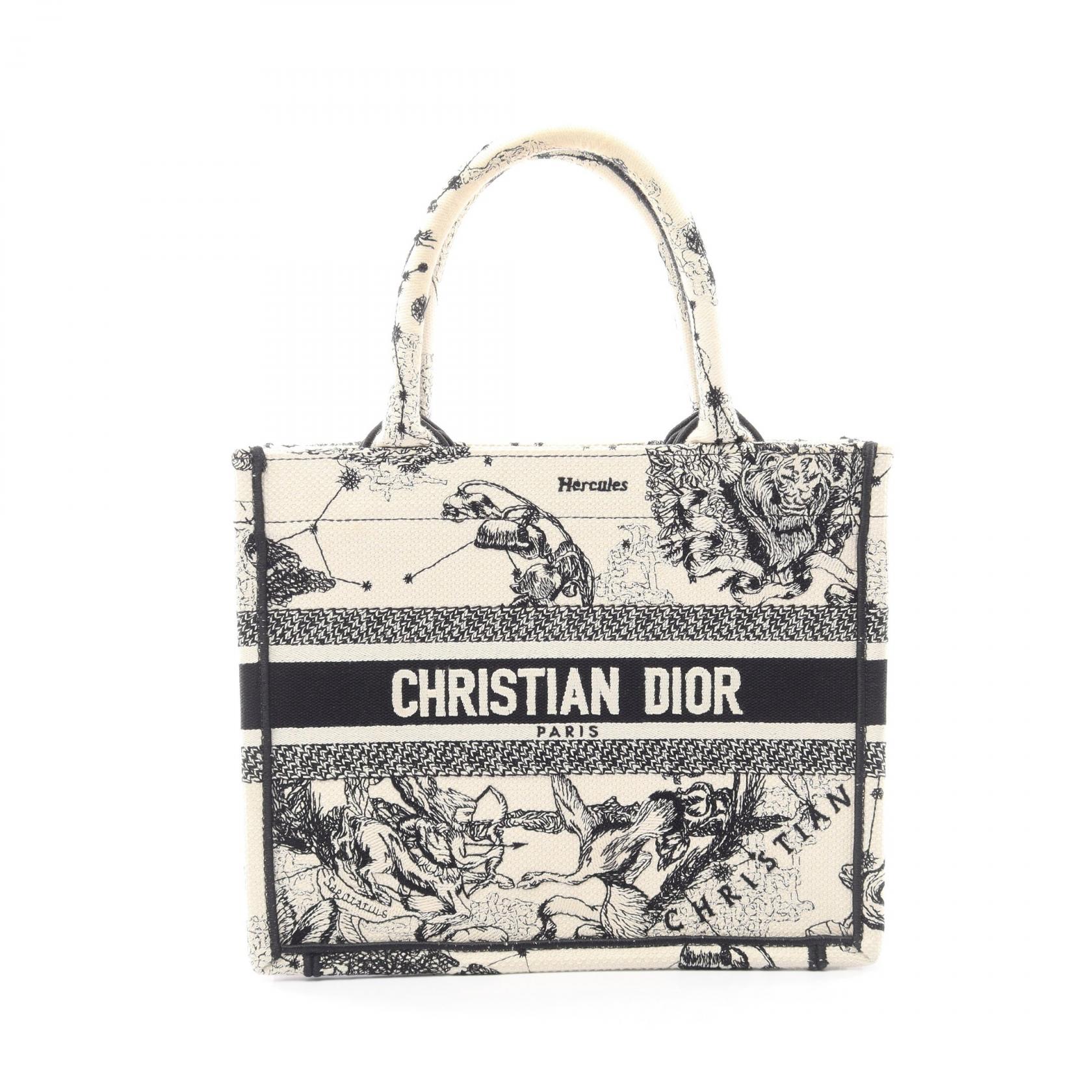 【10%OFFクーポン 7/26 9:59〆】 ディオール Dior BOOK TOTE ブックトート スモール ゾディアック トートバッグ バッグ キャンバス レディース アイボリー系 / ブラック系 【中古】｜Brandoff銀座