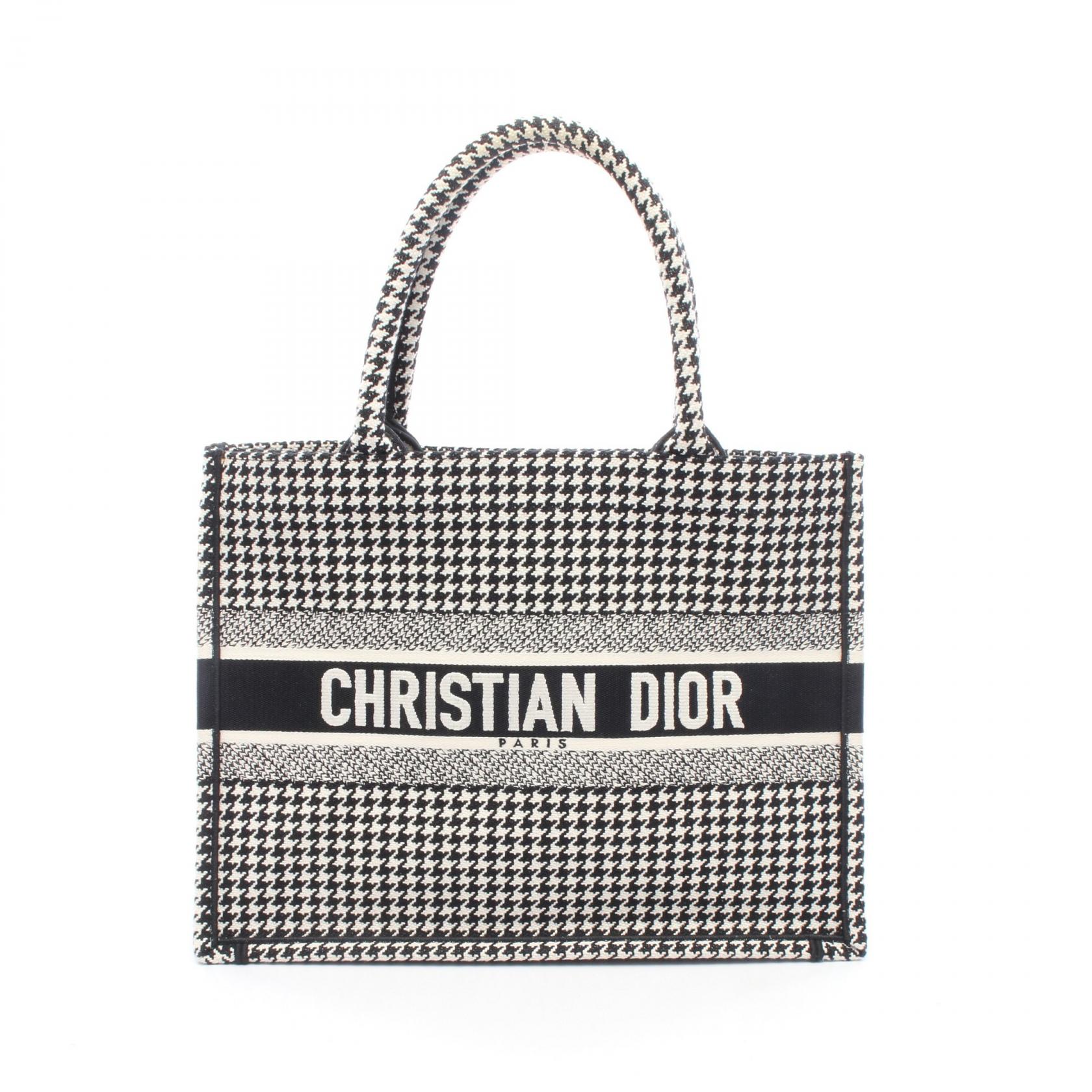 【10%OFFクーポン 7/26 9:59〆】 ディオール Dior BOOK TOTE ブックトート ミディアム トートバッグ バッグ キャンバス レディース ブラック系 / ホワイト系 【中古】|Brandoff銀座