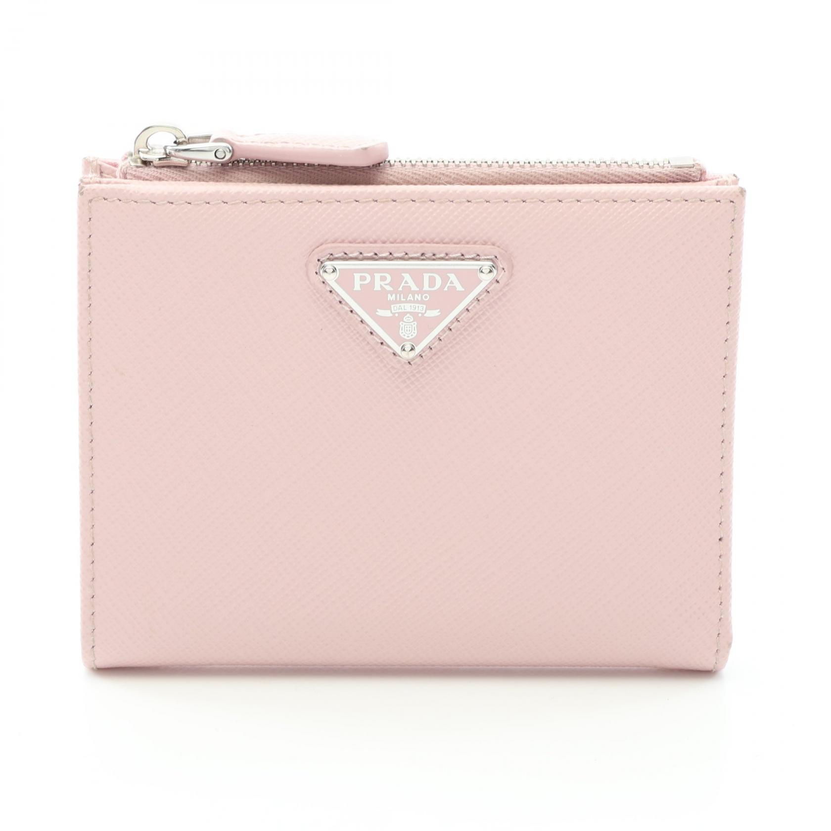 【10%OFFクーポン 7/26 9:59〆】 プラダ PRADA SAFFIANO TRIANG 二つ折り財布 財布 サフィアーノレザー レディース ピンク系 ML050 【中古】｜Brandoff銀座 42,900円