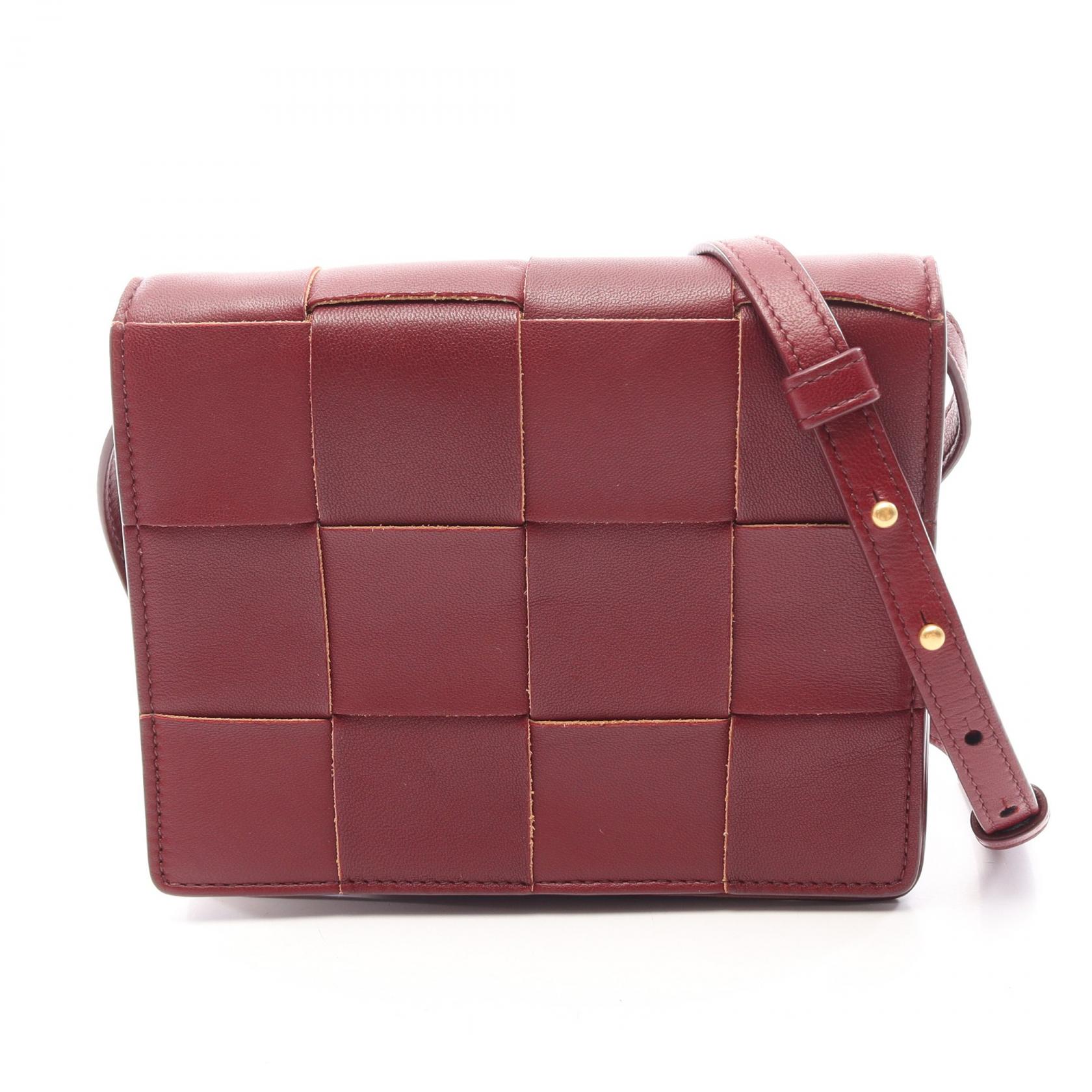 【10%OFFクーポン 7/26 9:59〆】 ボッテガヴェネタ BOTTEGA VENETA マキシイントレチャート カセット ミニ ショルダーバッグ バッグ レザー レディース ボルドー系 【中古】｜Brandoff銀座