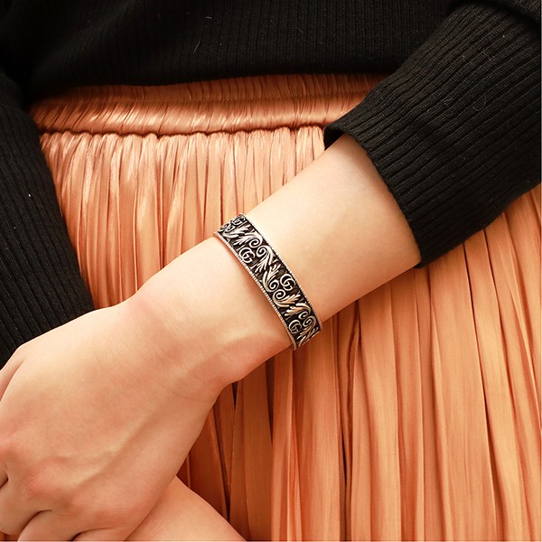 アクセサリー アラベスク メンズ レディース リーフ バングル Gucci ブランドジュエリー アクセサリー 最大2800円offクーポン配布中 10月10日19 59迄 グッチ シンプル ダブルg クロームシルバー グッチ バングル バングル リーフモチーフ クロームシルバー