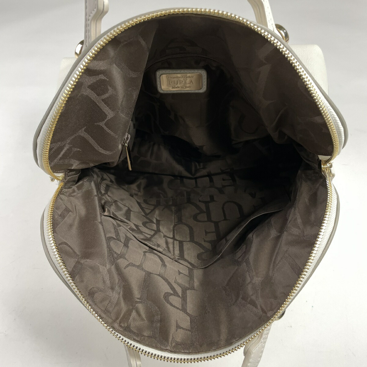 1 59迄 バッグ 店内最大70 Off7 04 Furla 10 Off フルラ 手提げ 2way パイパーl パイパーl 肩掛け 20 00 7 11 ハンドバッグ レザー レディース ショルダーバッグ 肩掛け ホワイト 中古 Msp29perb バイセルオンライン 店