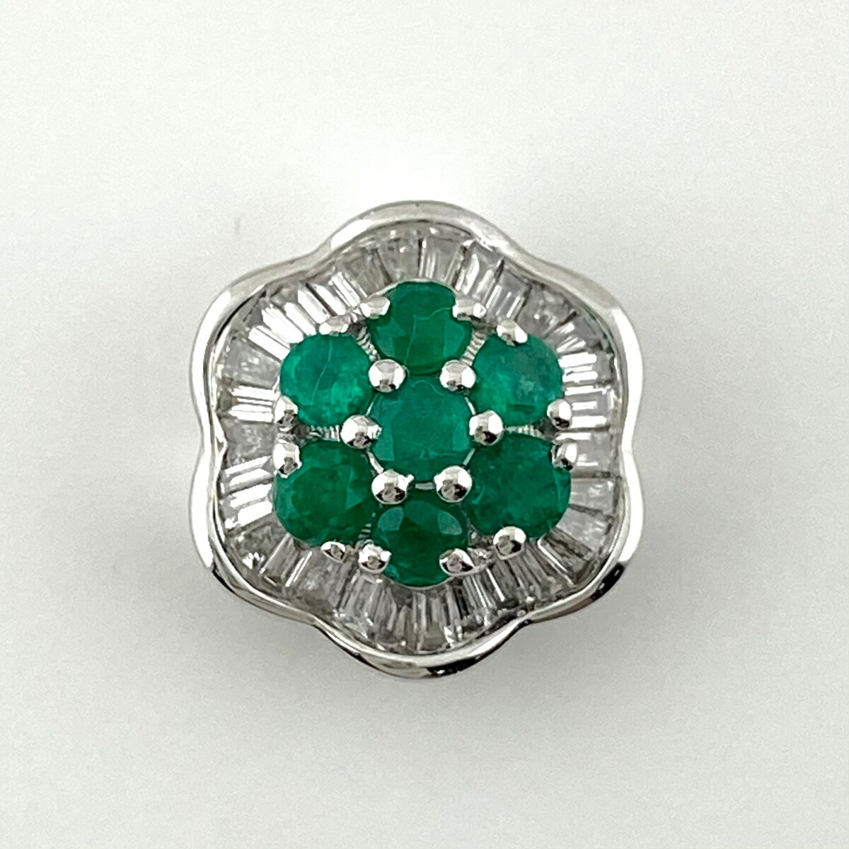 エメラルド シャンデリヤピン K18 白みゴールド メレダイヤ ペンダントトップ Wg エメラルド ダイヤモンド 中古 Naturistaalfonso Com