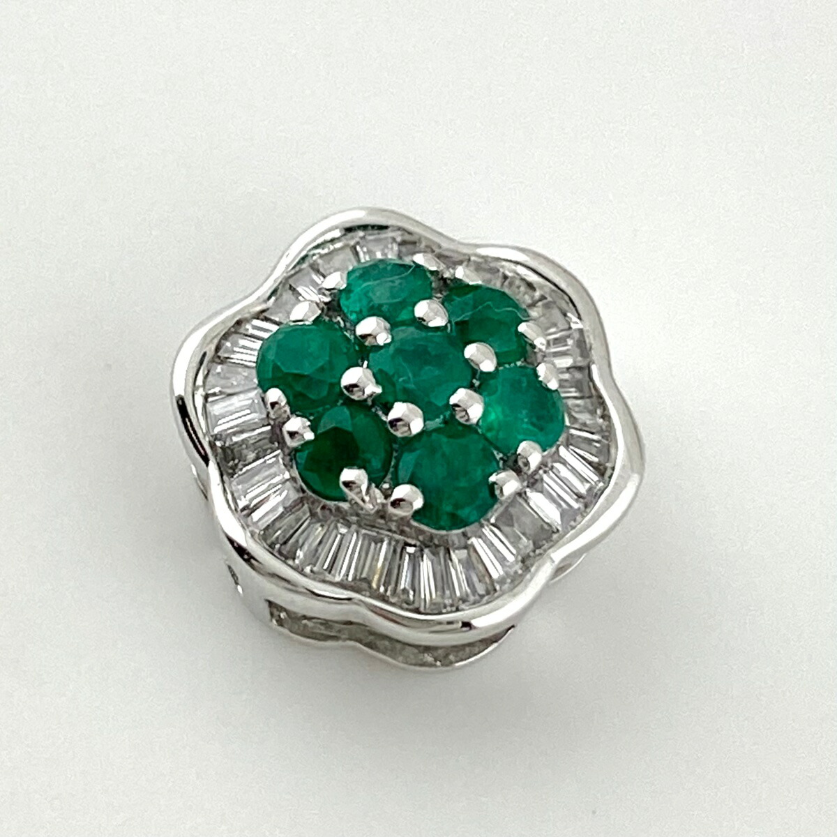 エメラルド シャンデリヤピン K18 白みゴールド メレダイヤ ペンダントトップ Wg エメラルド ダイヤモンド 中古 Naturistaalfonso Com