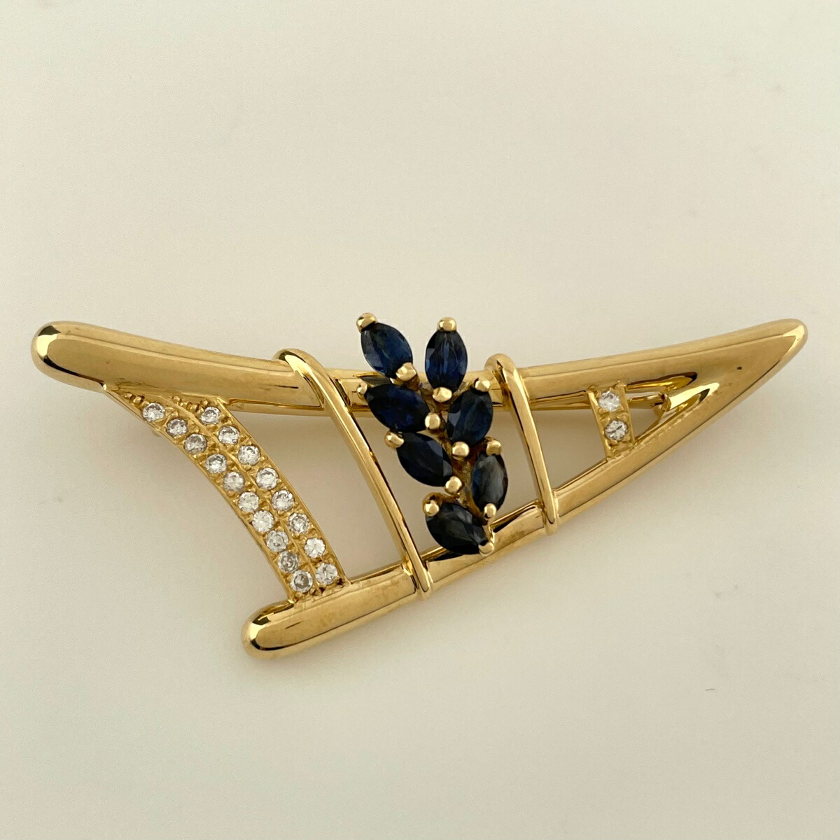 楽天市場 サファイア デザイン ブローチ K18 イエローゴールド メレダイヤ ブローチ Yg サファイア ダイヤモンド レディース 中古 バイセルオンライン 楽天市場店