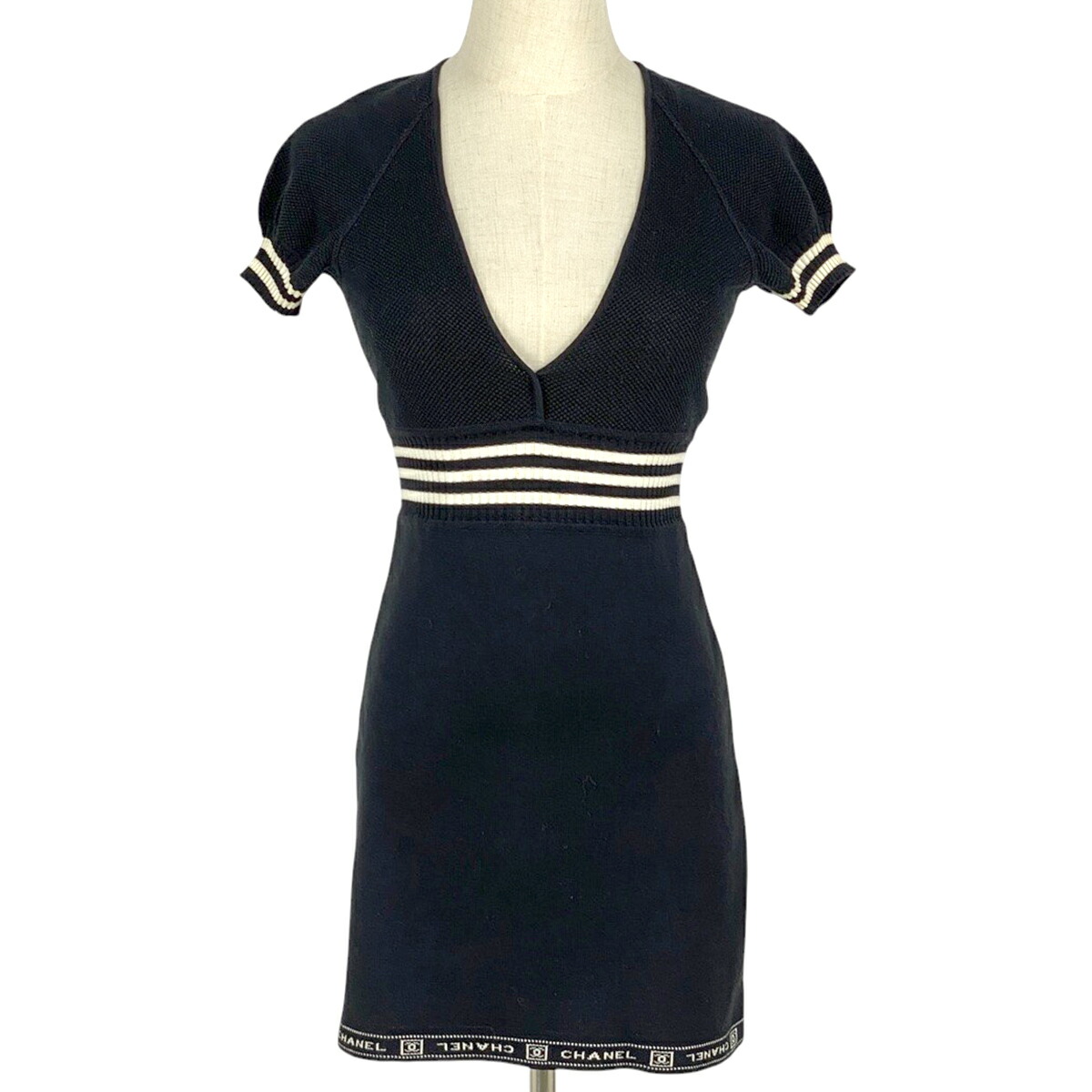 美品ヴィンテージCHANEL シルク黒 半袖 ひざ丈ワンピース ベルト付き 美品ヴィンテージCHANEL シルク黒 半袖 ひざ丈ワンピース ベルト付き