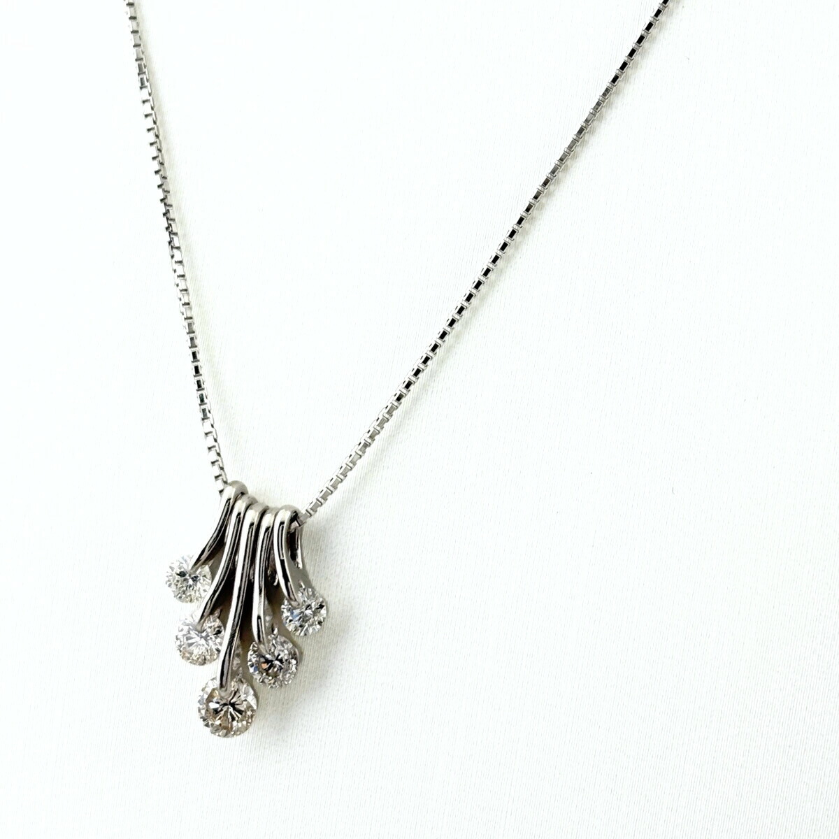 ダイヤモンド デザインネックレス プラチナ ペンダント ネックレス Pt900 Pt850 ダイヤモンド レディース 【中古】