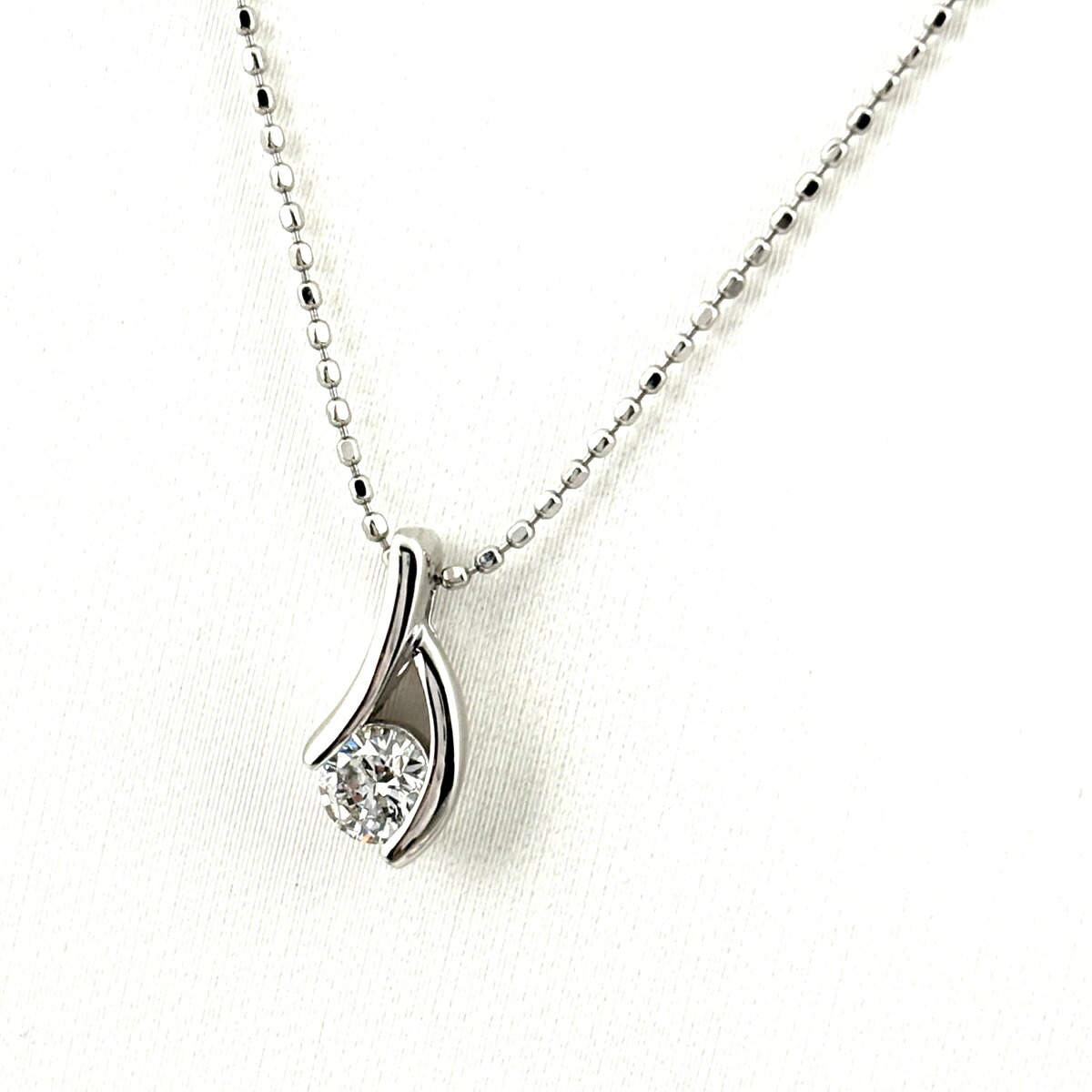 ダイヤモンド デザインネックレス プラチナ ペンダント ネックレス Pt900 Pt850 ダイヤモンド レディース 【中古】 msp29