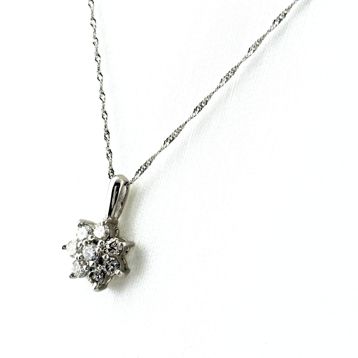 フラワーモチーフ デザインネックレス プラチナ ペンダント メレダイヤ 花 ネックレス Pt900 Pt850 ダイヤモンド レディース 【中古】