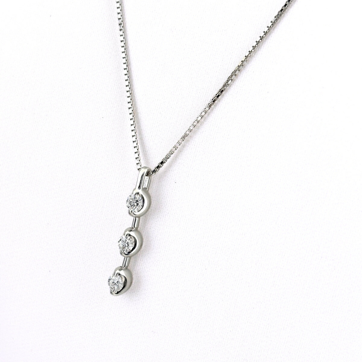メレダイヤ デザインネックレス WG ホワイトゴールド ペンダント ネックレス K18 WG ダイヤモンド レディース 【中古】 59,880円