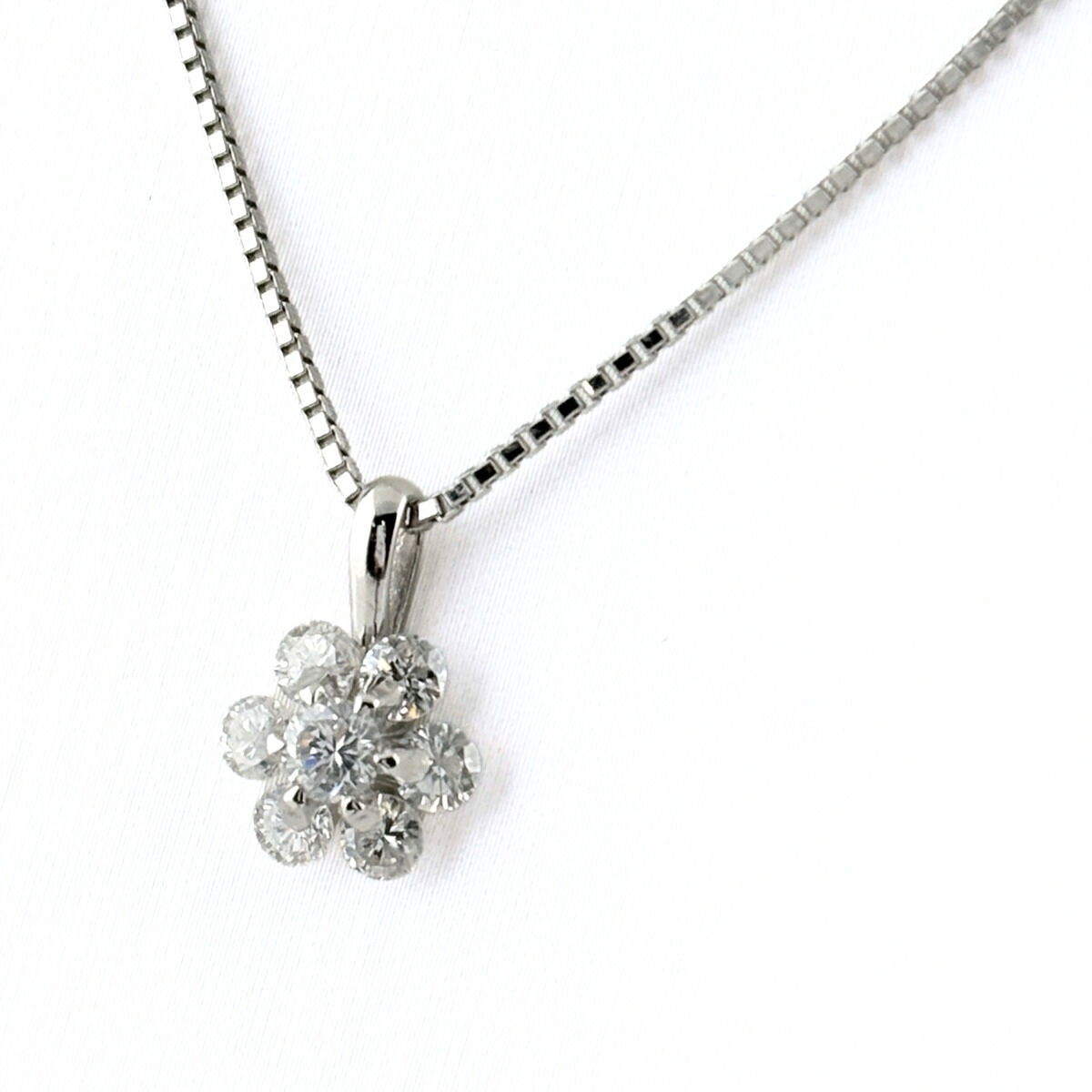 フラワーモチーフ デザインネックレス プラチナ ペンダント メレダイヤ 花 ネックレス Pt900 Pt850 ダイヤモンド レディース 【中古】 msp39｜バイセル 店 51,780円