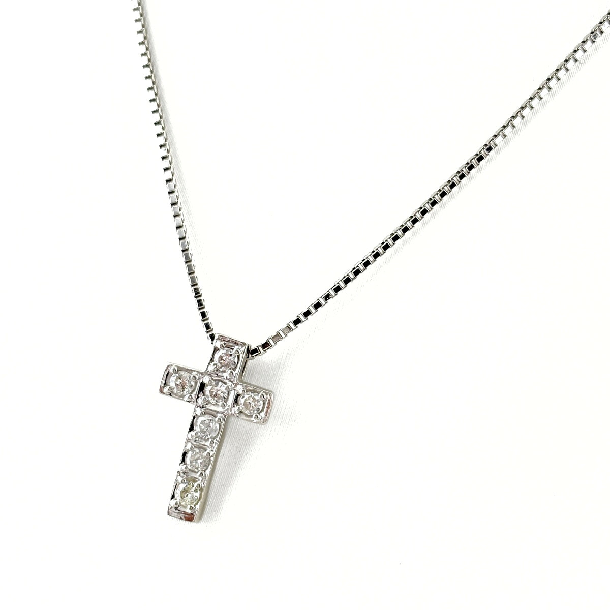 クロスモチーフ デザインネックレス プラチナ ペンダント メレダイヤ 十字架 ネックレス Pt900 Pt850 ダイヤモンド レディース 【中古】 msp39｜バイセル 店
